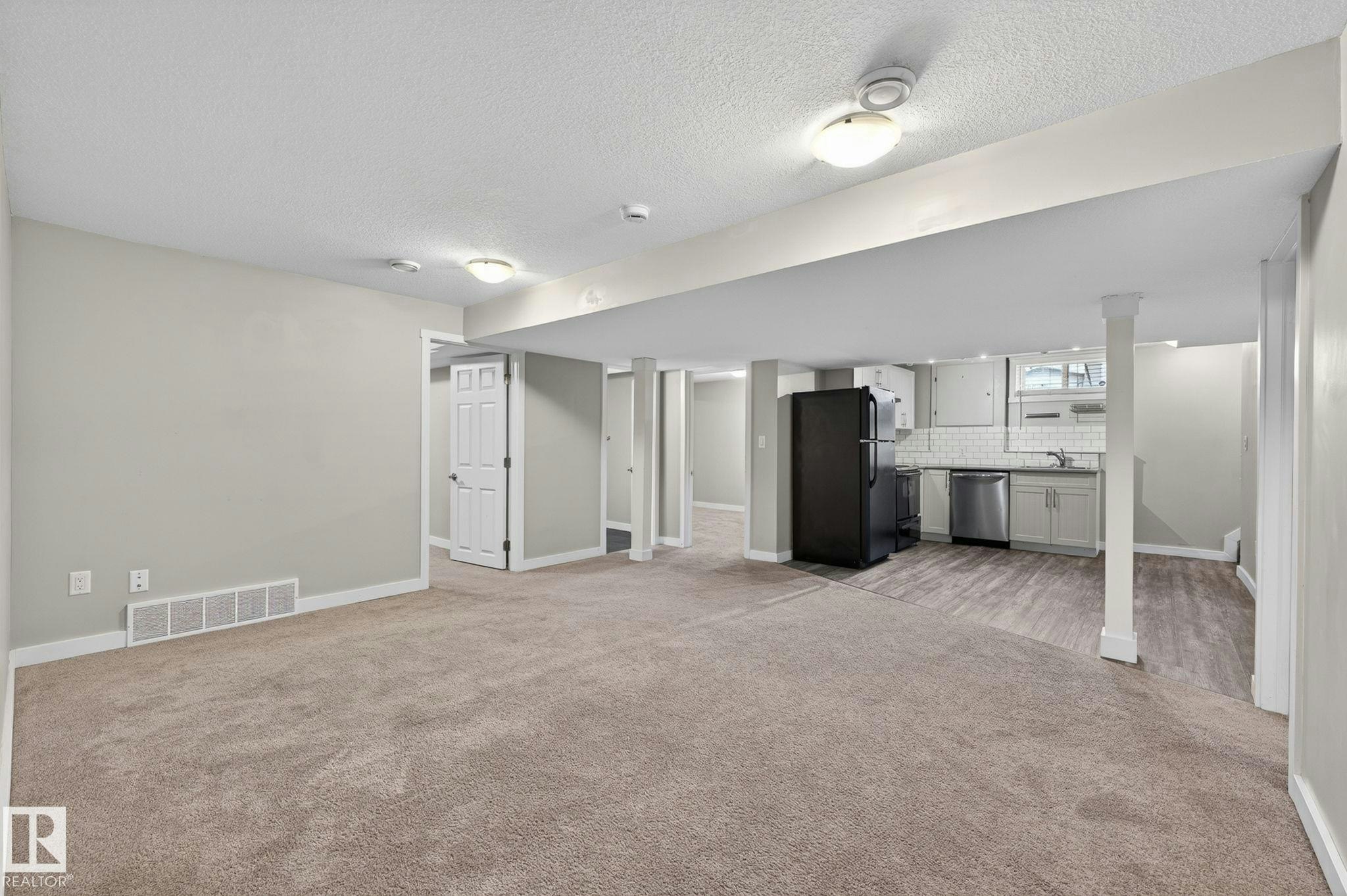 7804 136 Avenue, Edmonton, AB, T5C 2K5 - 36