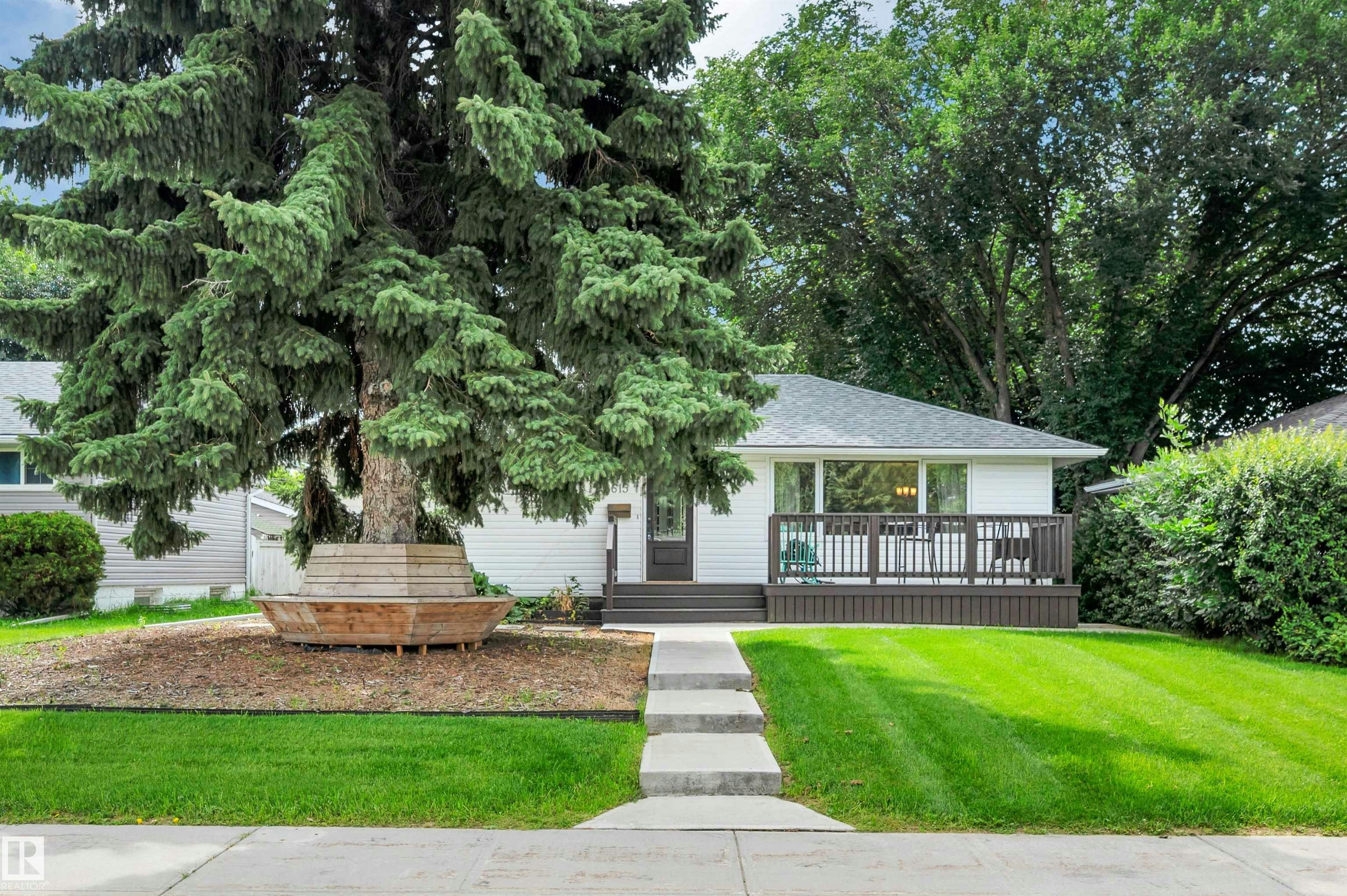 8615 66 Avenue, Edmonton, AB, T6E 0L2