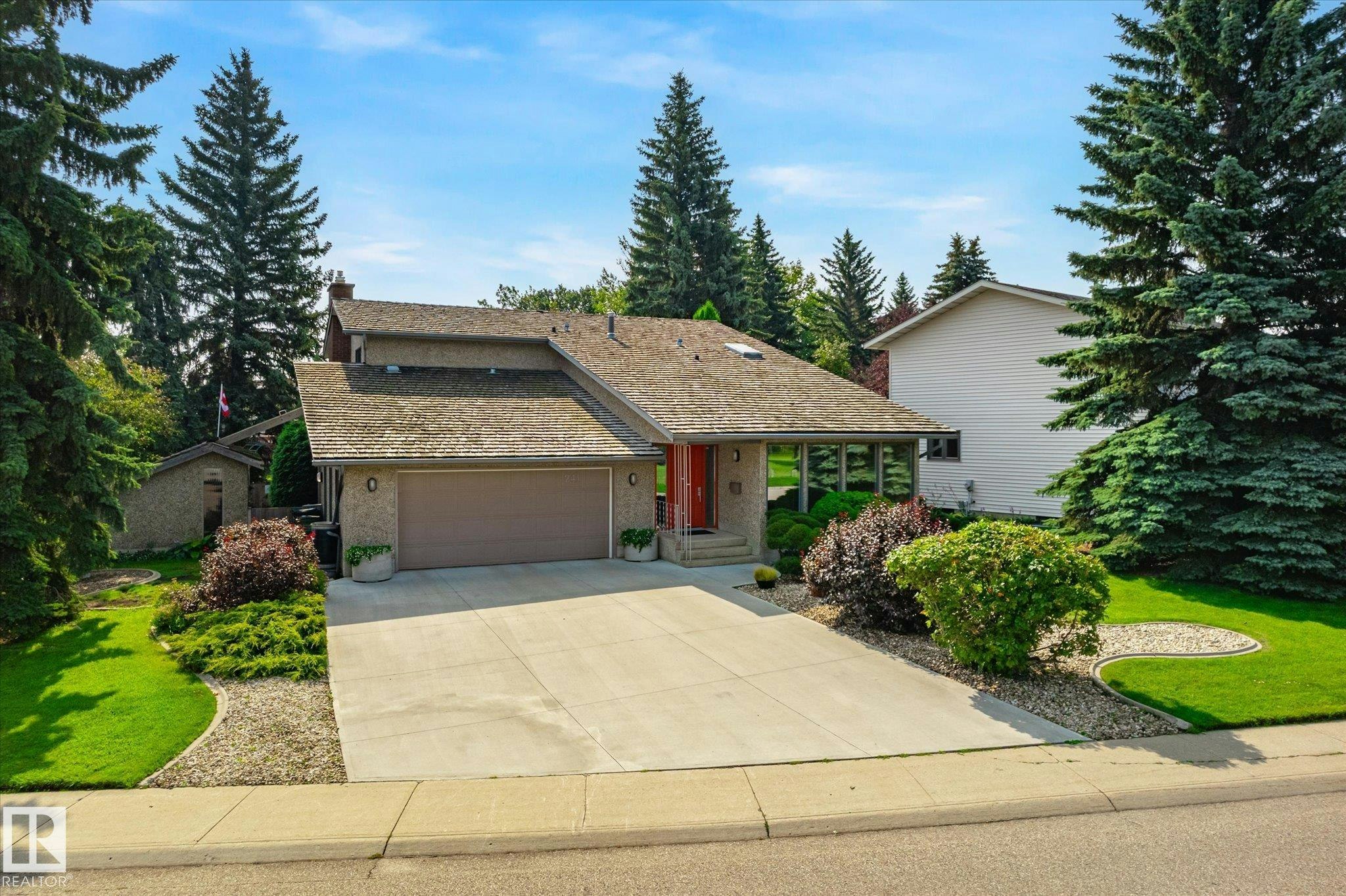 241 Greenoch Crescent, Edmonton, AB, T6L 1W6