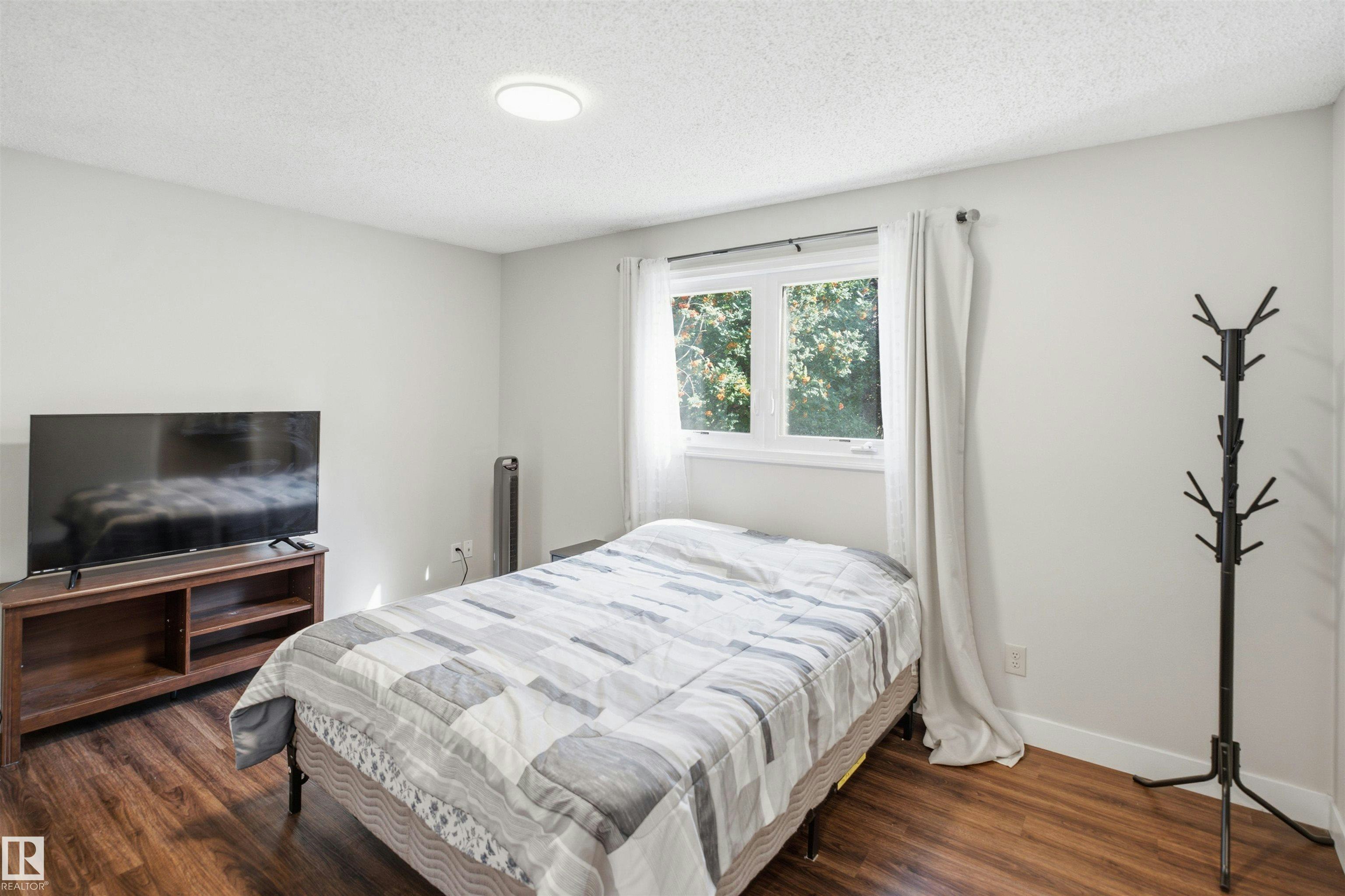 3515 20 Ave, Edmonton, AB, T6L 3E2 - 8