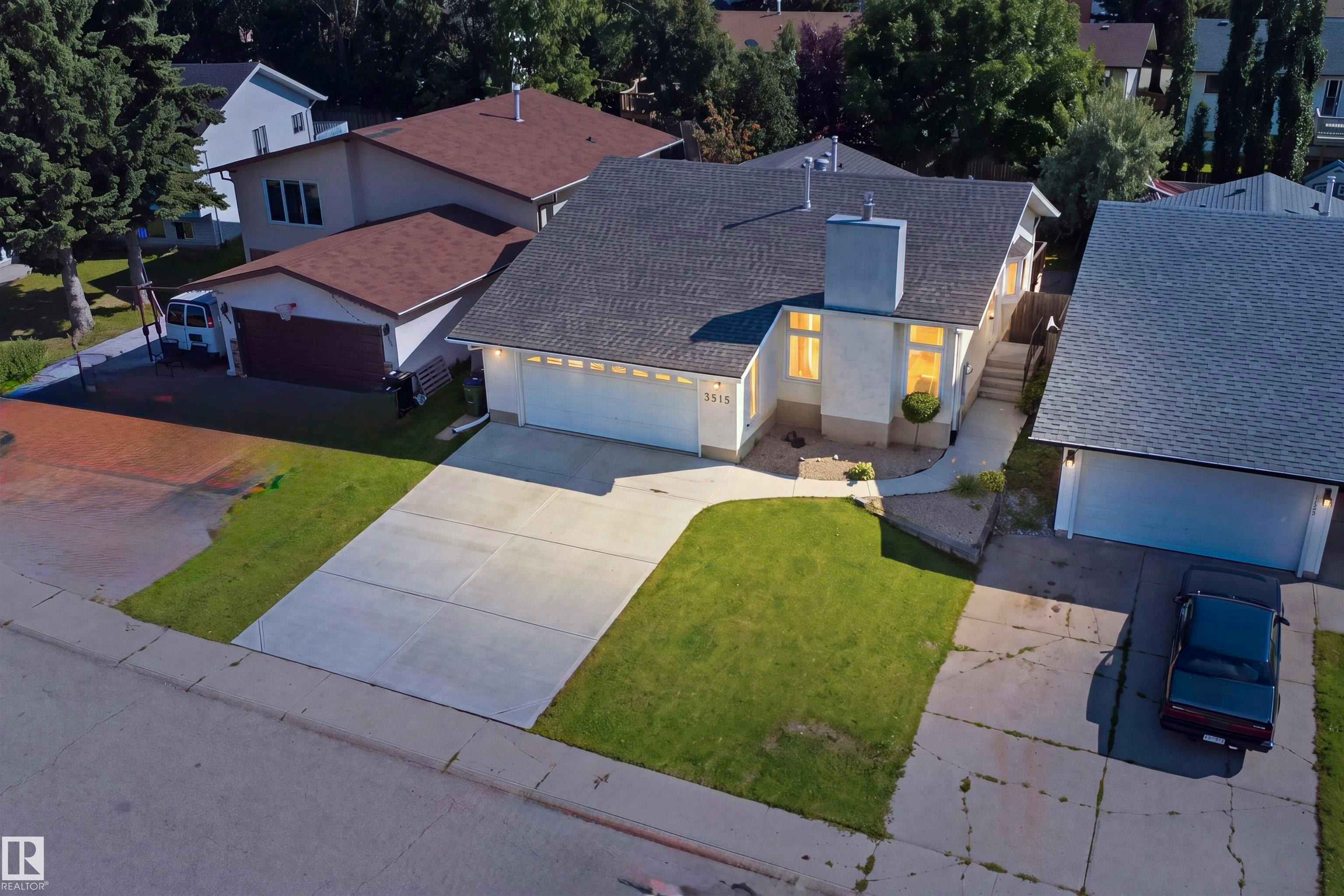 3515 20 Ave, Edmonton, AB, T6L 3E2