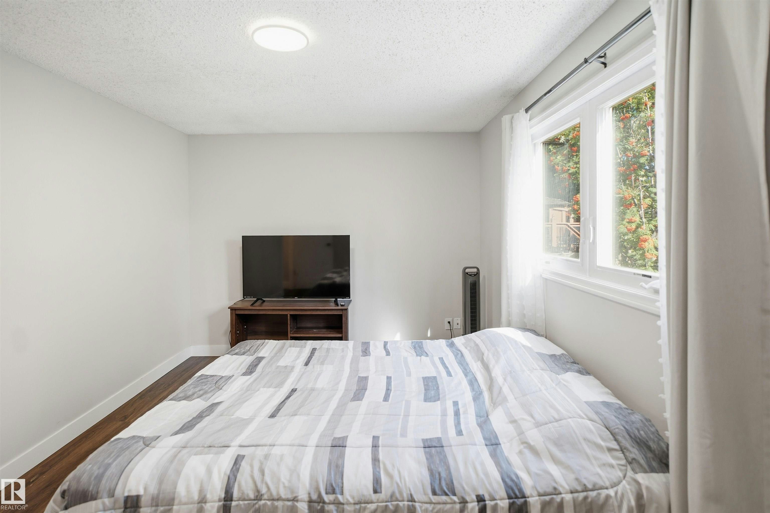 3515 20 Ave, Edmonton, AB, T6L 3E2 - 22
