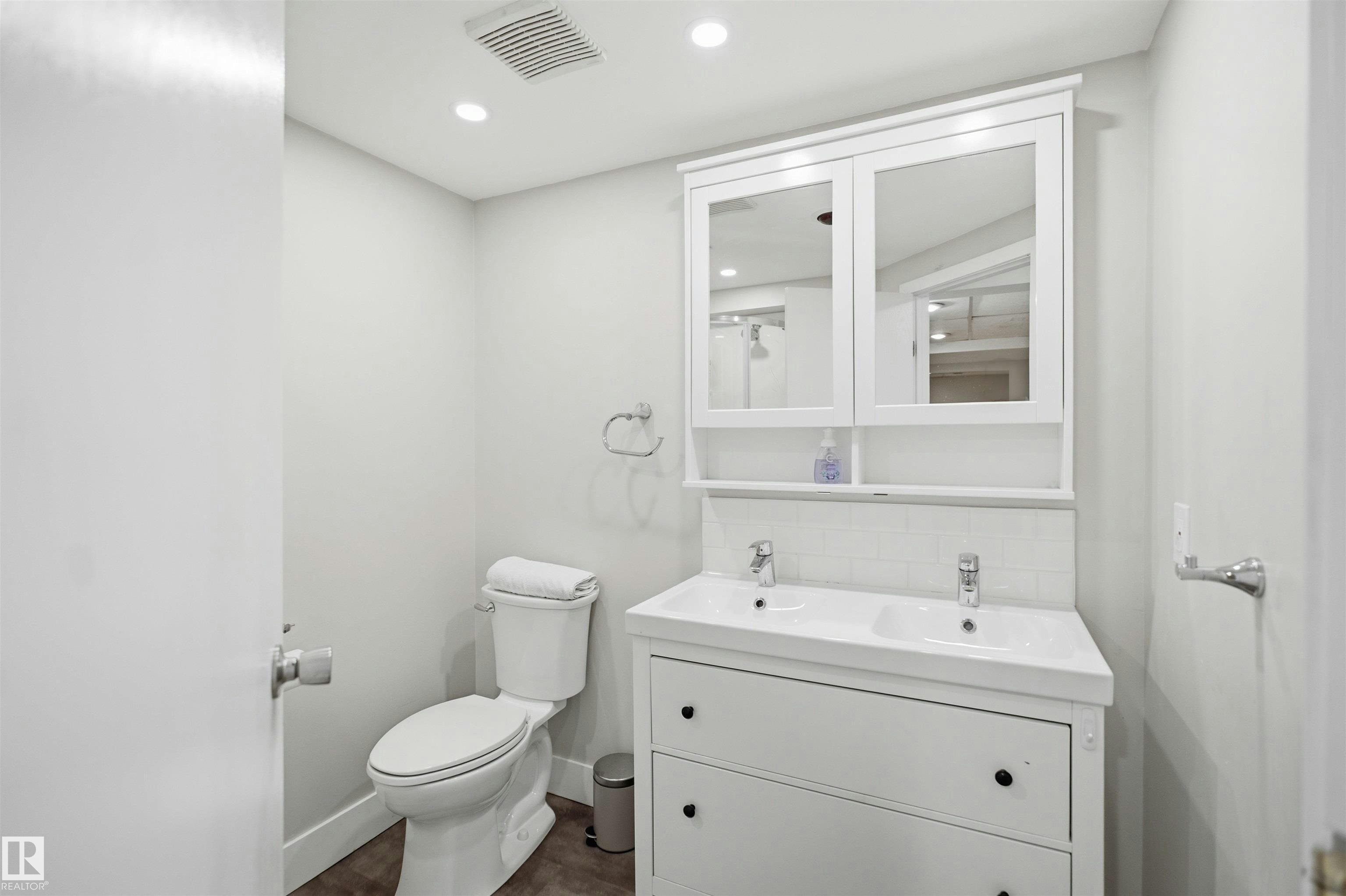 3515 20 Ave, Edmonton, AB, T6L 3E2 - 32