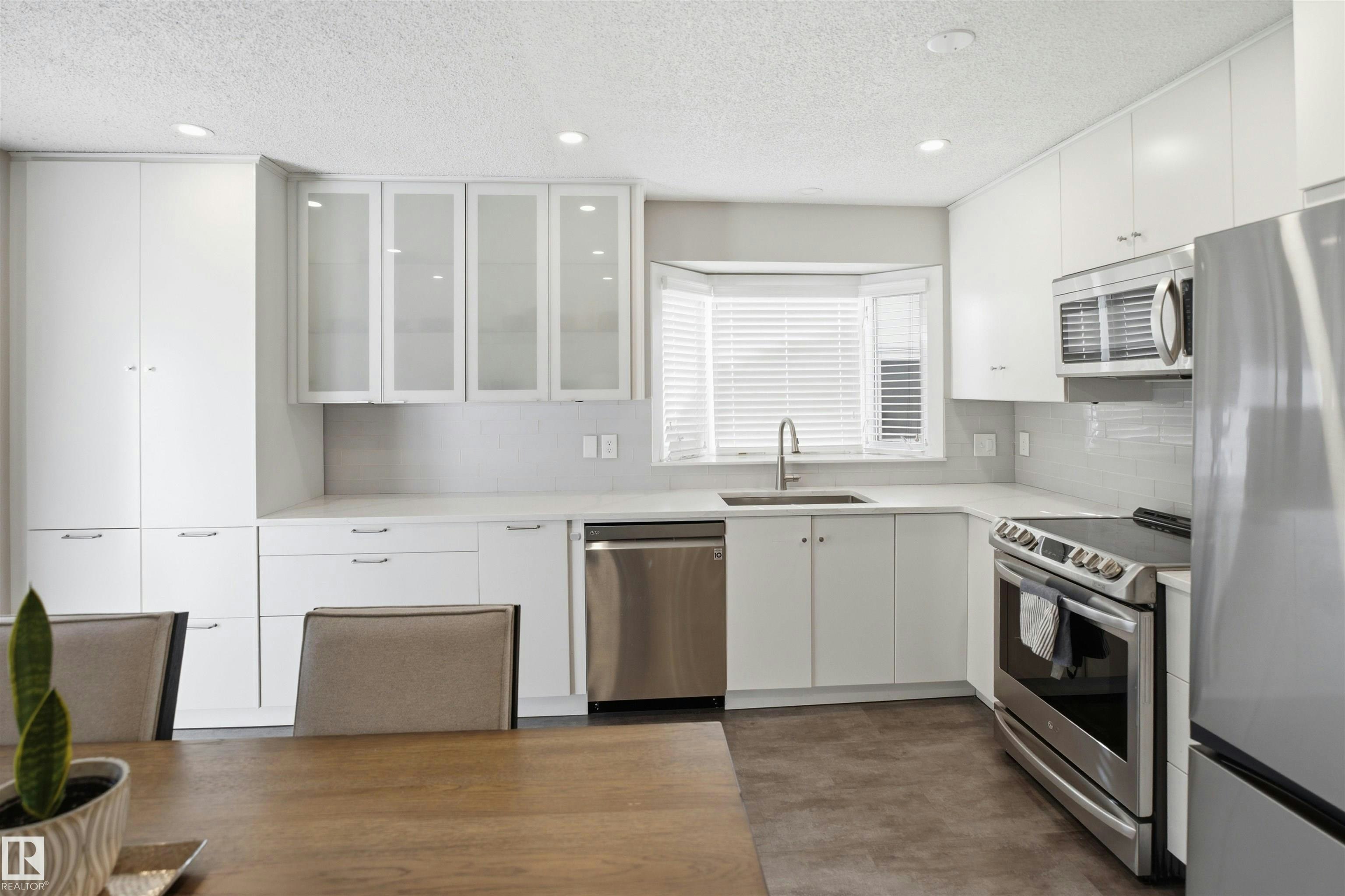 3515 20 Ave - 2