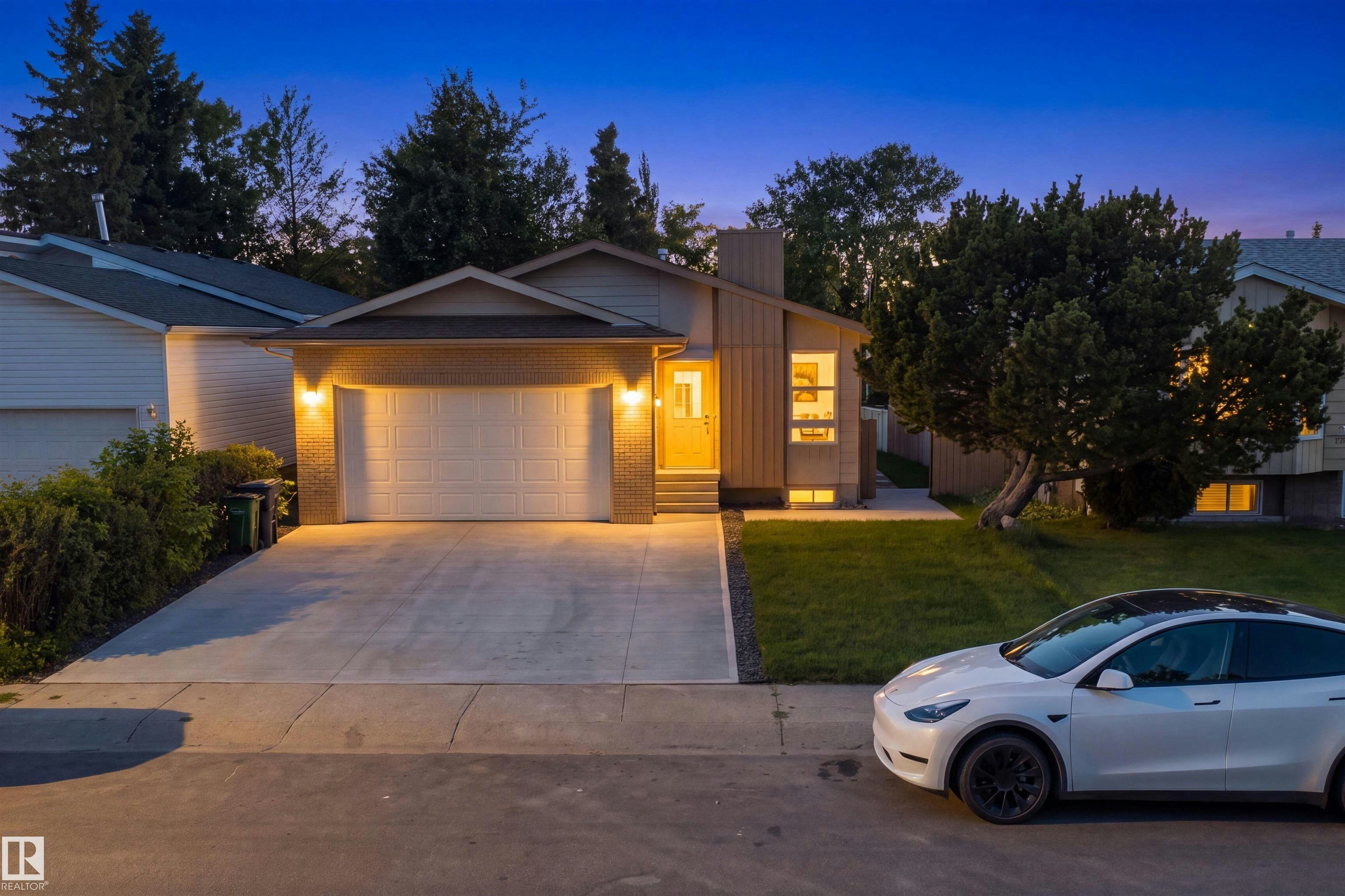 1720 49 A Street, Edmonton, AB, T6L 3K6