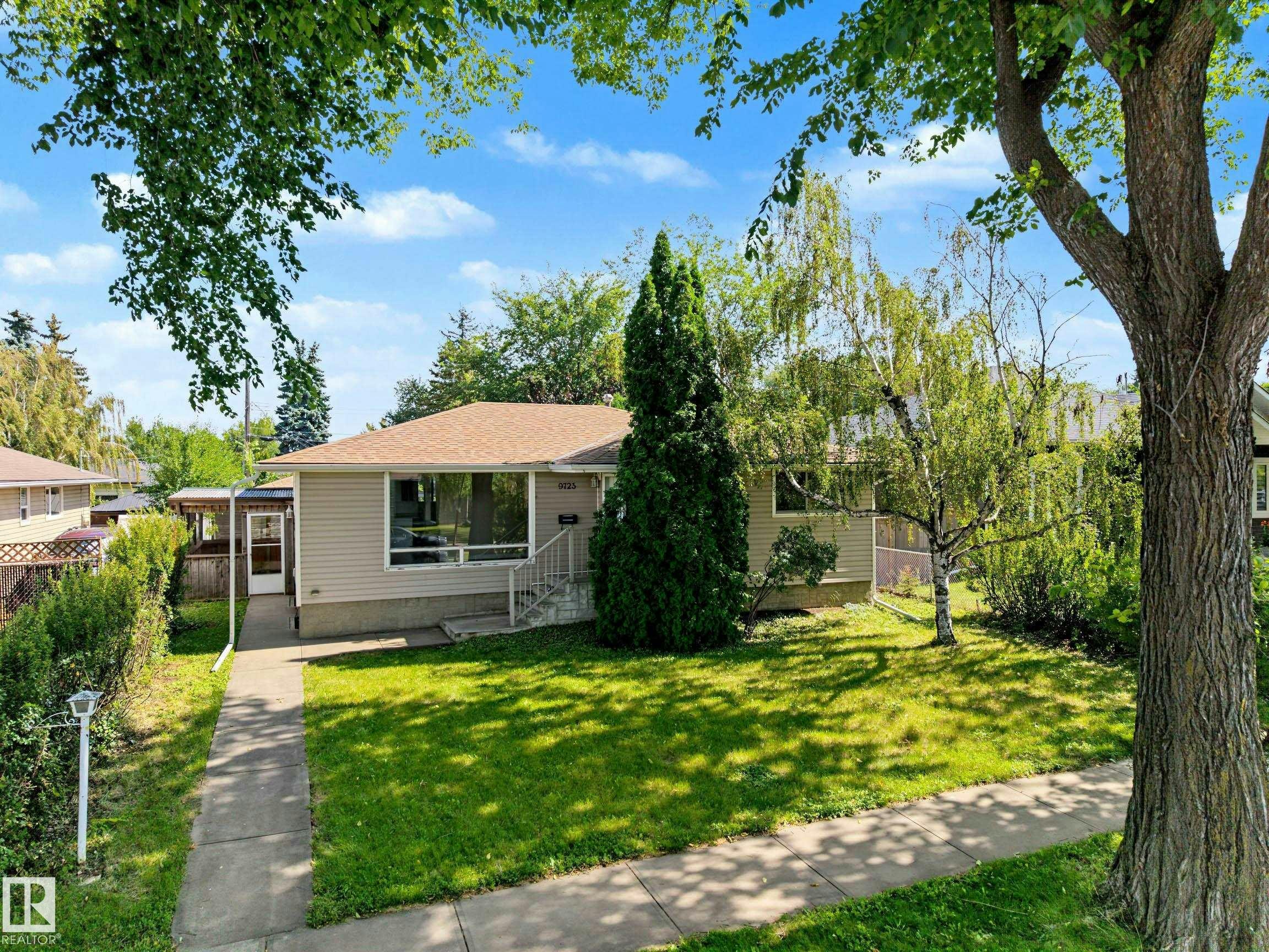 9723 76 Street, Edmonton, AB, T6C 2L1