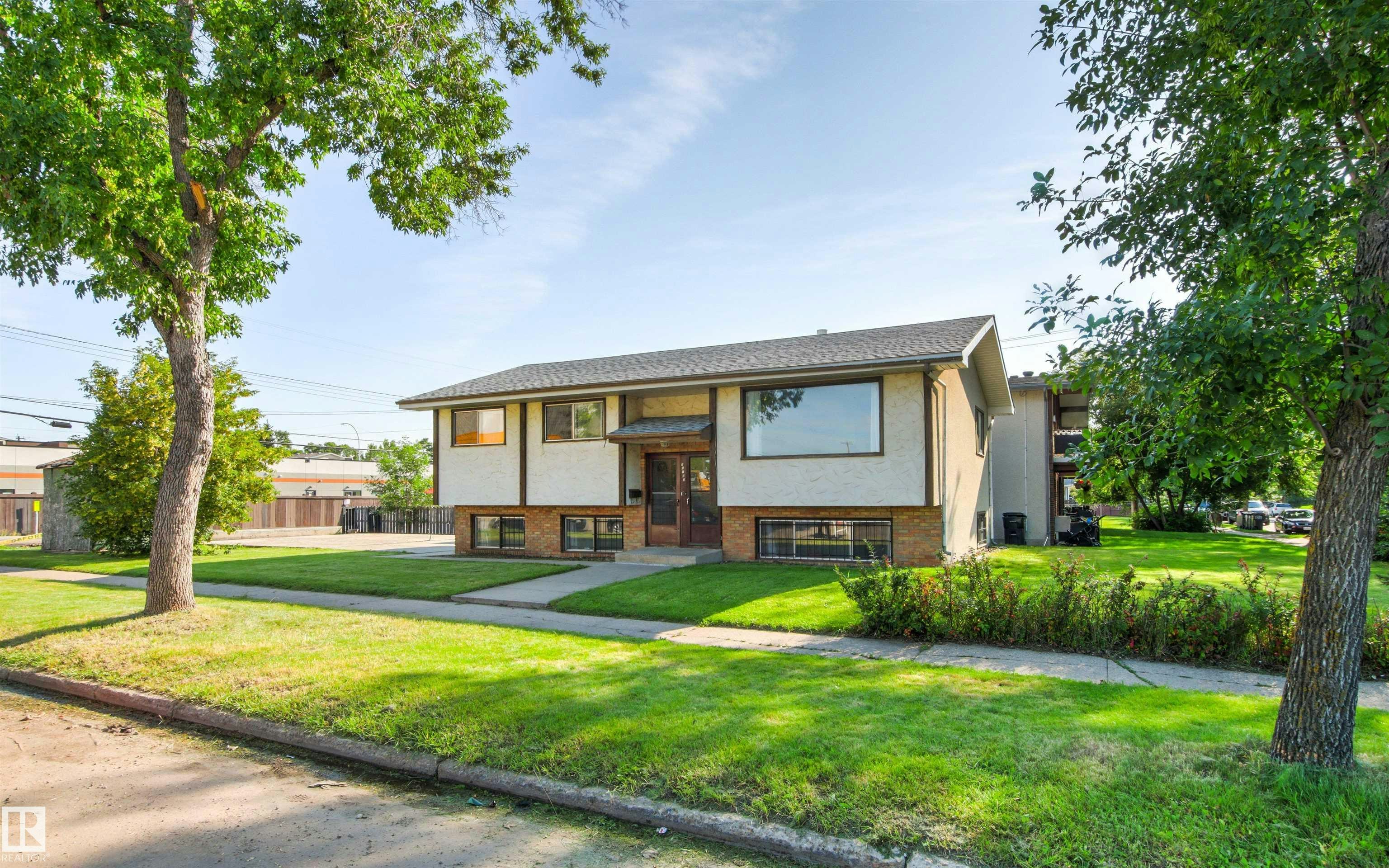 11703 38 Street, Edmonton, AB, T5W 2H2