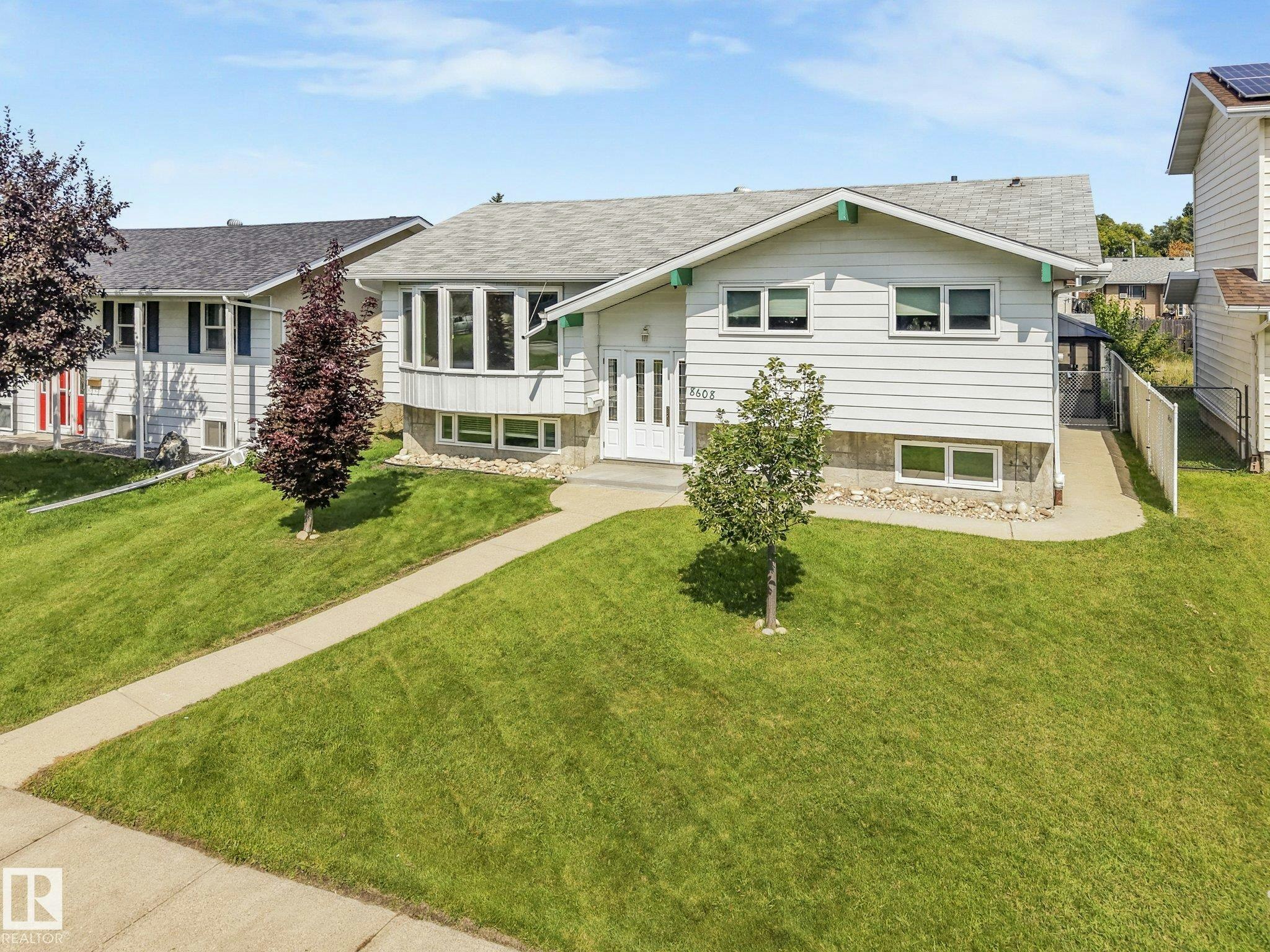 8608 152a Avenue, Edmonton, AB, T5E 3B2