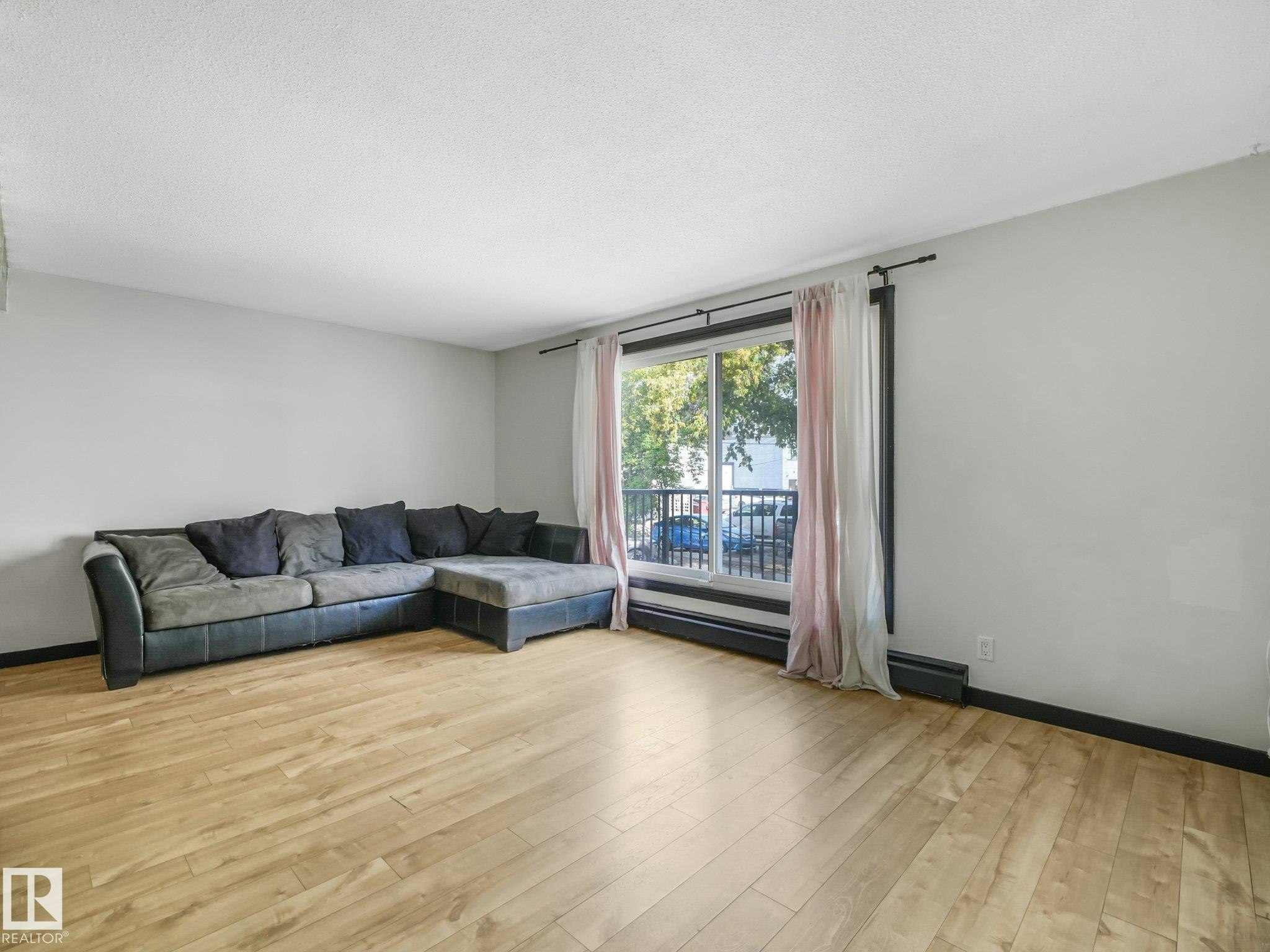 205-10606 123 Street, Edmonton, AB, T5N 1P2 - 8