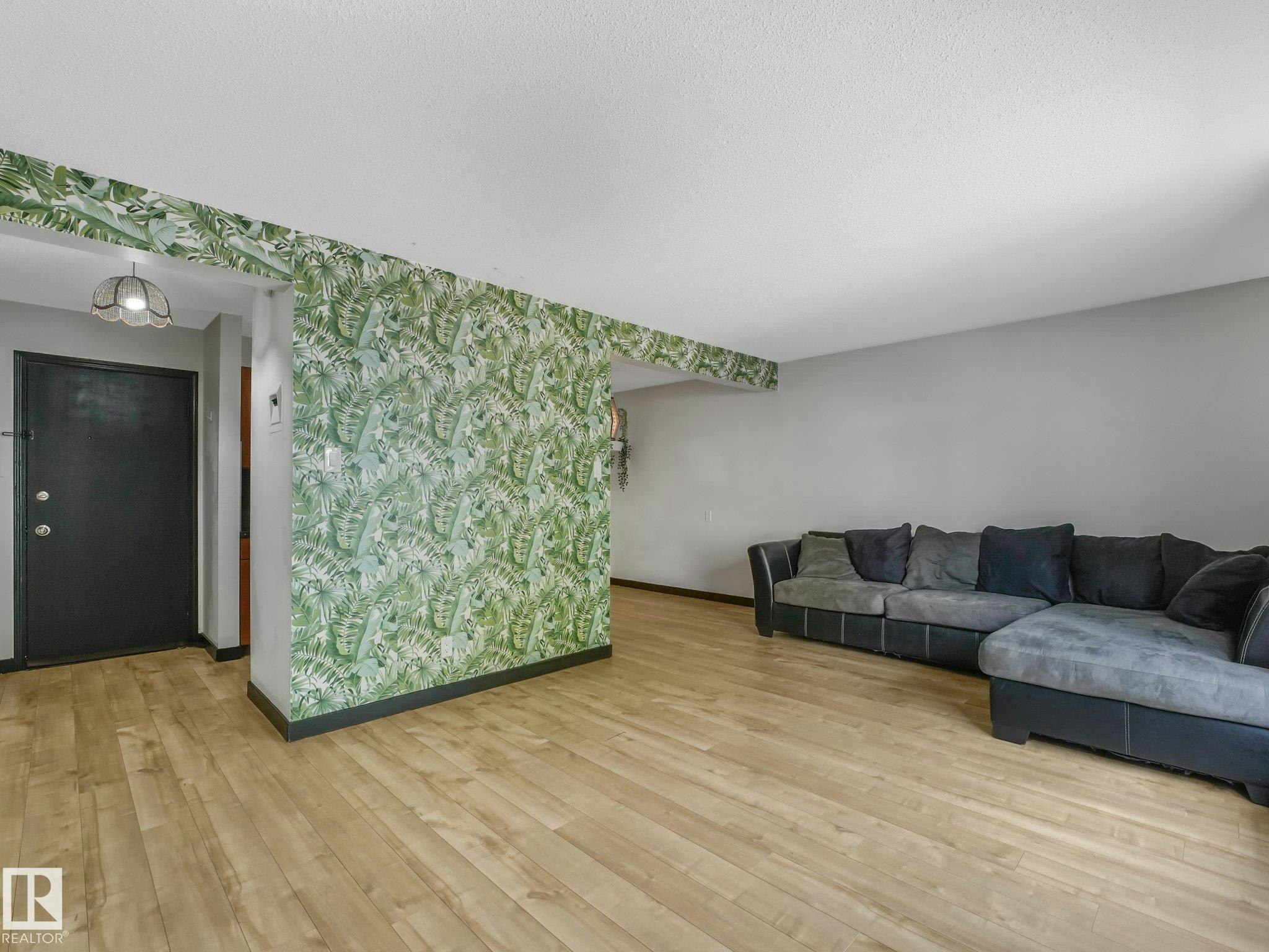 205-10606 123 Street, Edmonton, AB, T5N 1P2 - 9