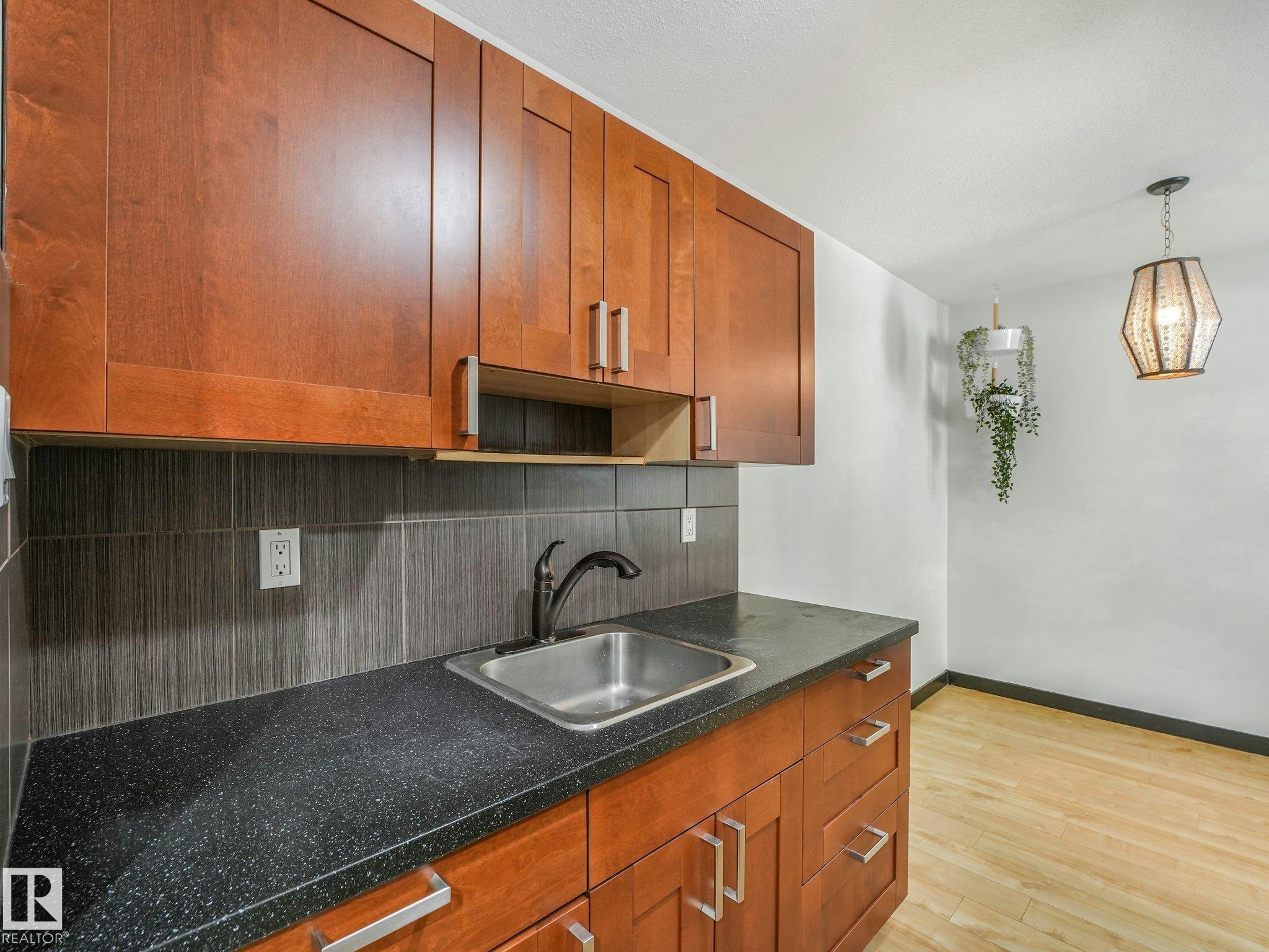 205-10606 123 Street, Edmonton, AB, T5N 1P2 - 14