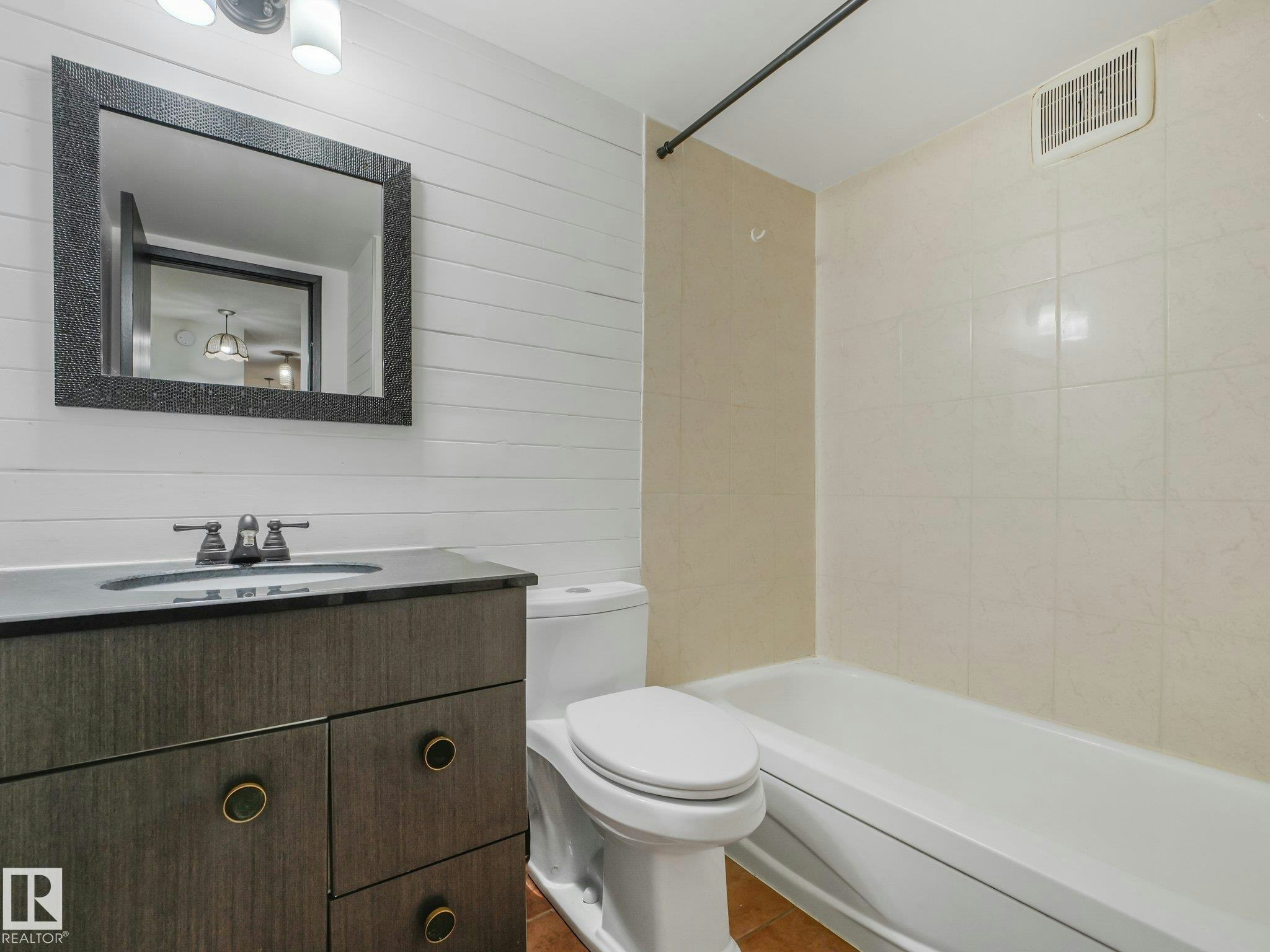 205-10606 123 Street, Edmonton, AB, T5N 1P2 - 18