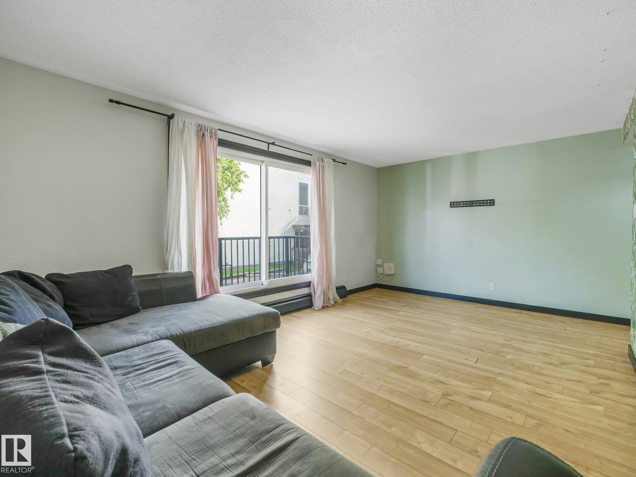 205-10606 123 Street, Edmonton, AB, T5N 1P2 - 10