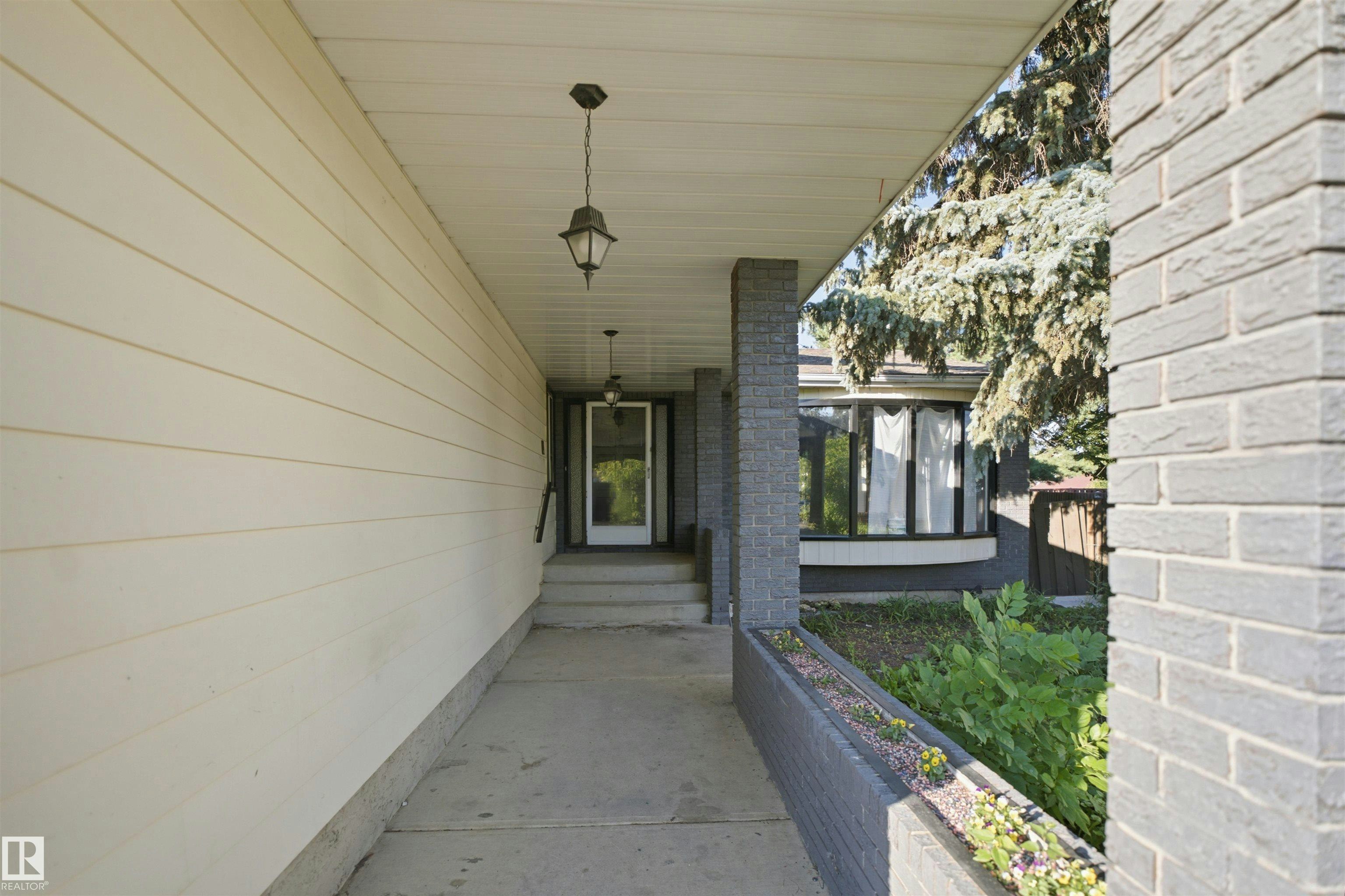 3432 Hill View Crescent - 3