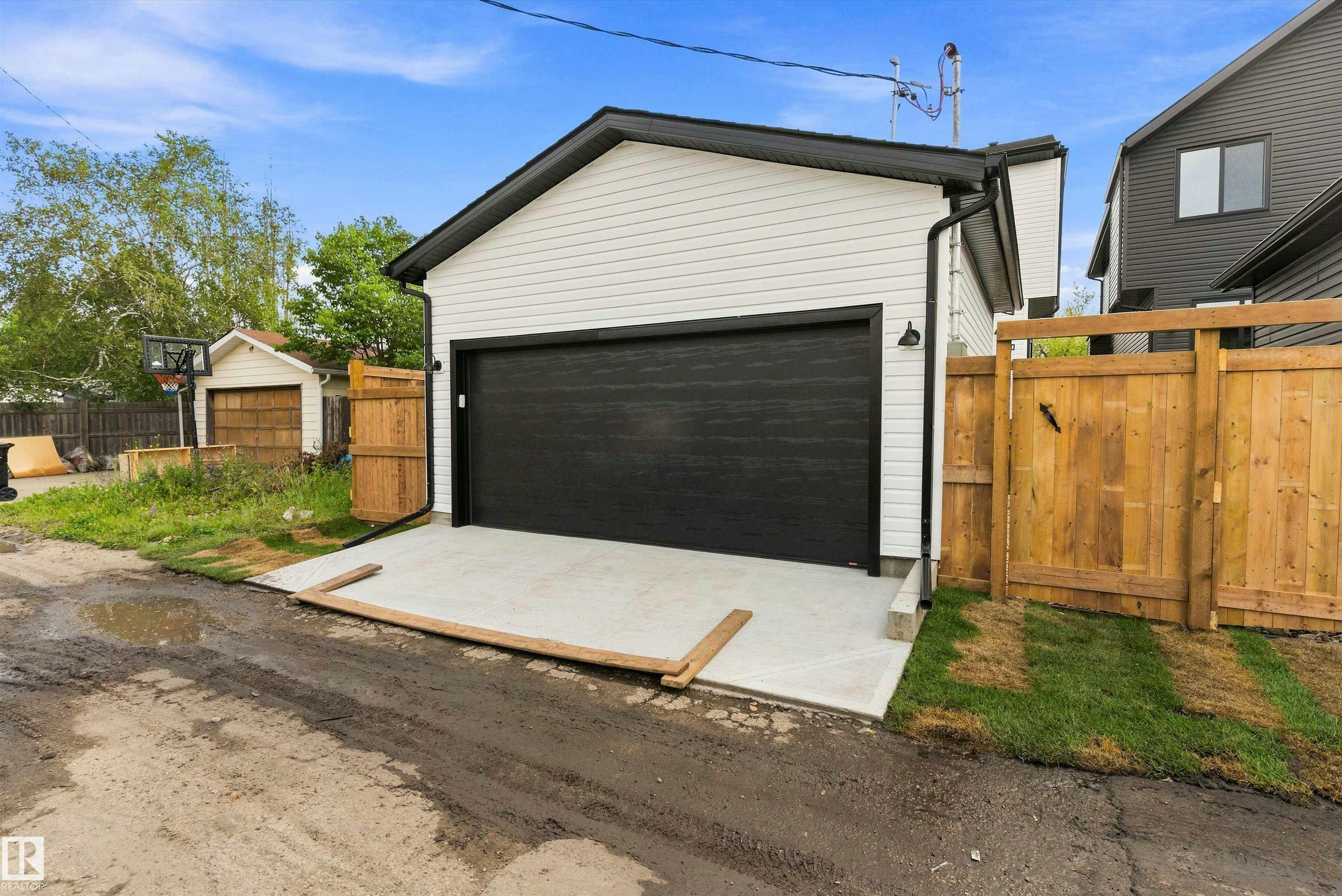14512 86 Avenue, Edmonton, AB, T5R 4B6 - 46