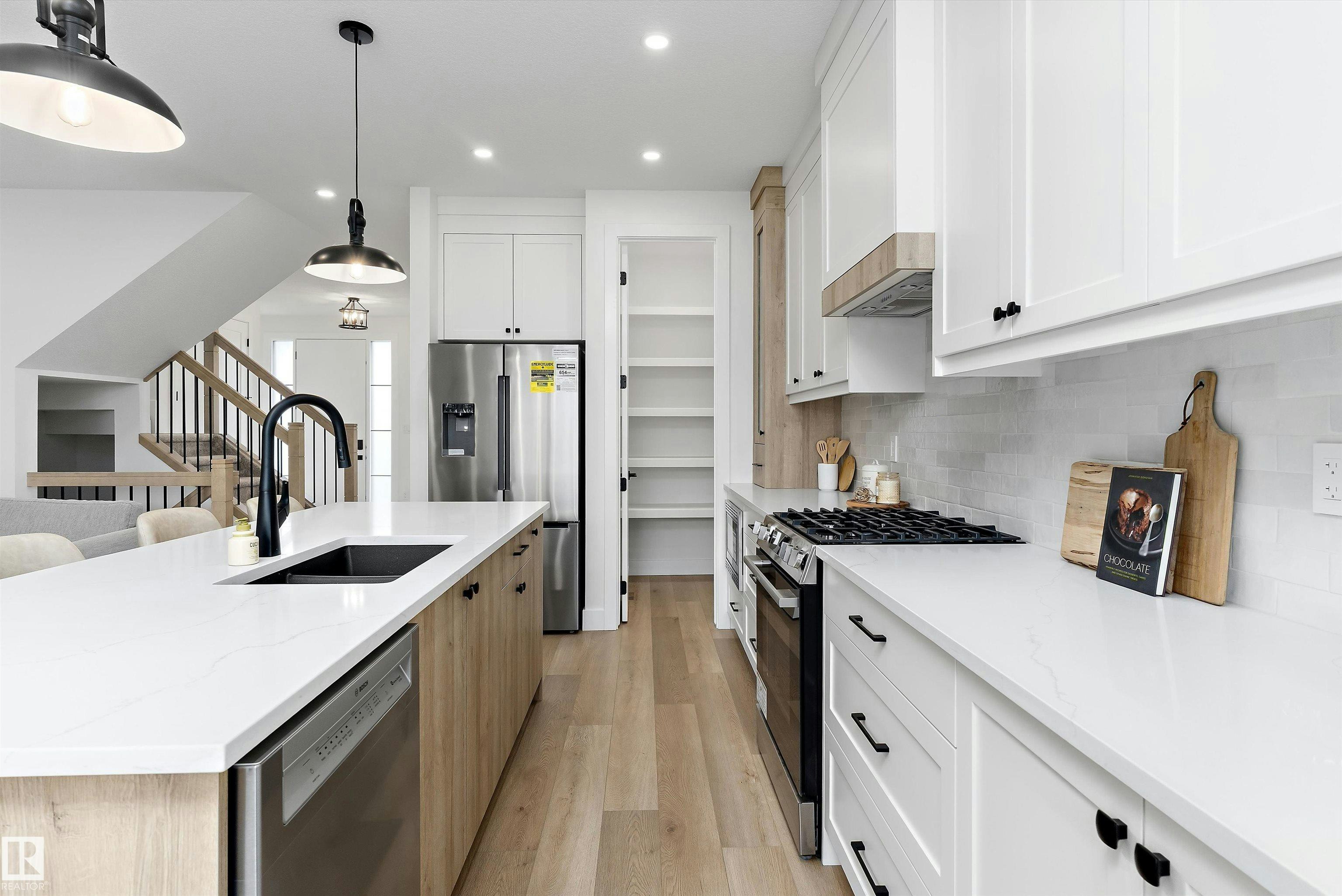 14512 86 Avenue, Edmonton, AB, T5R 4B6 - 13