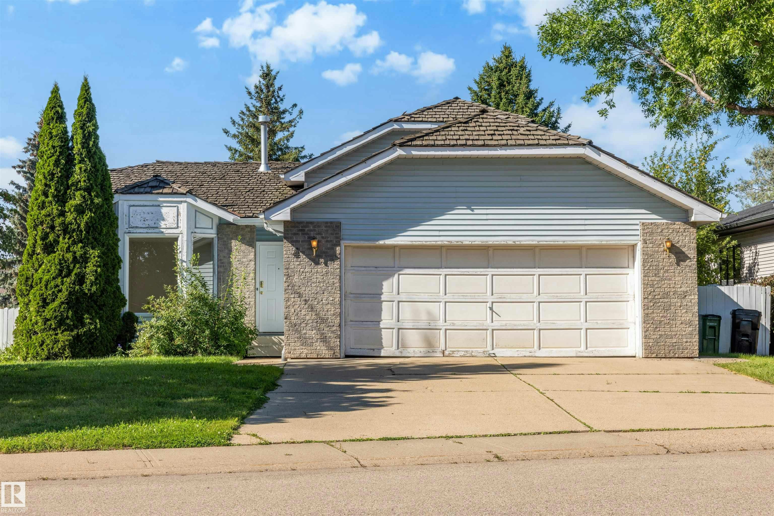 4 Blue Quill Crescent, Edmonton, AB, T6J 6C2