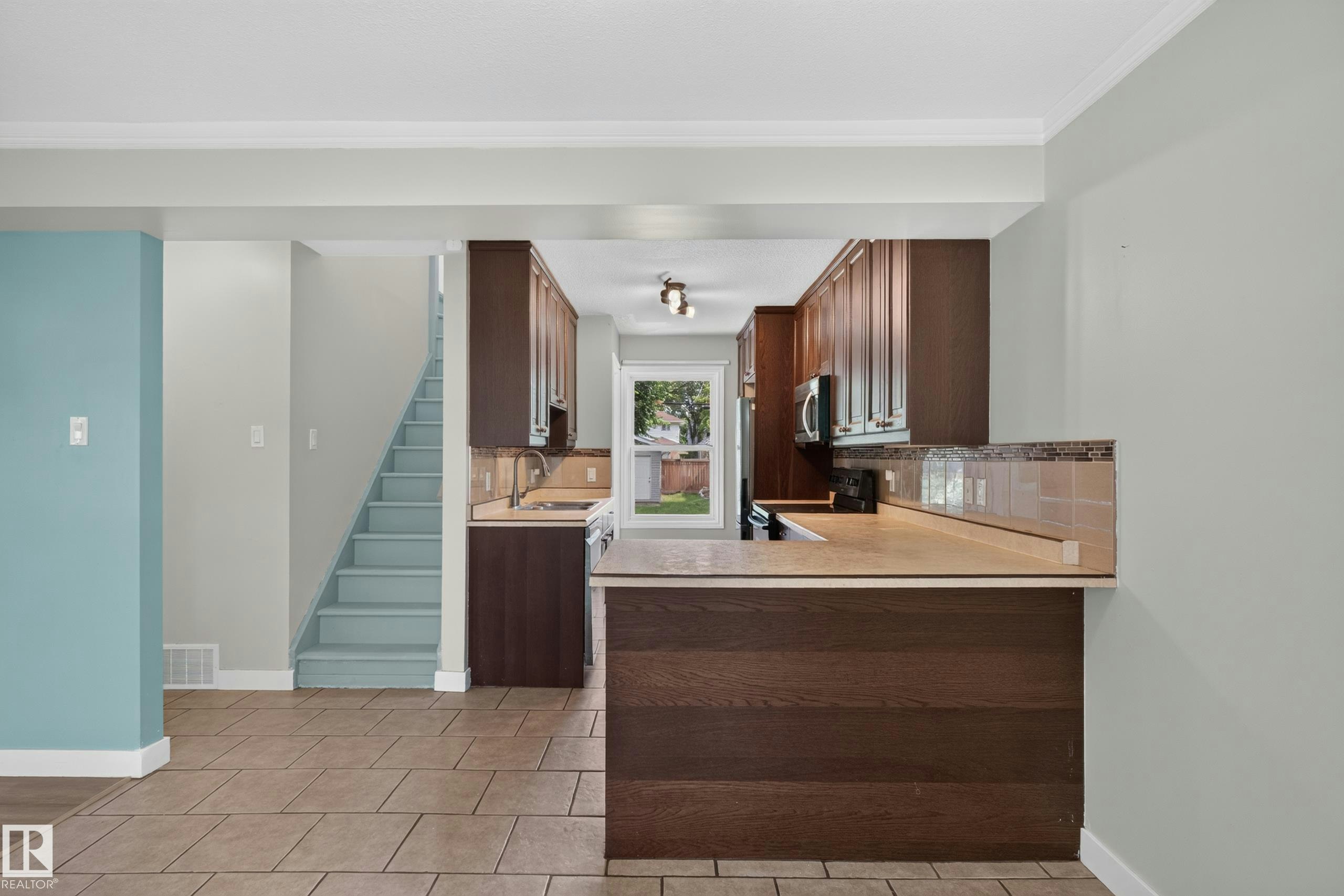 11549 88 Street, Edmonton, AB, T5B 3R2 - 10