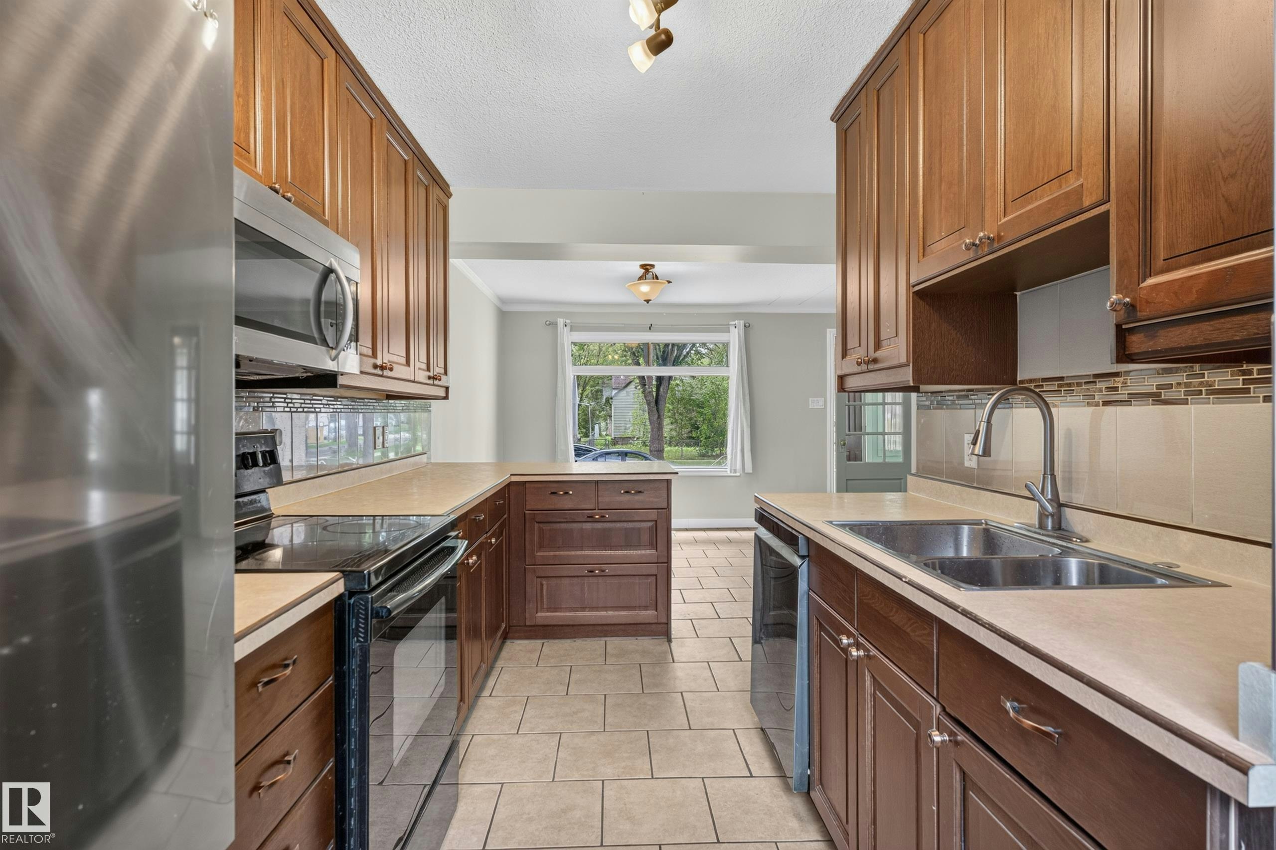 11549 88 Street, Edmonton, AB, T5B 3R2 - 13