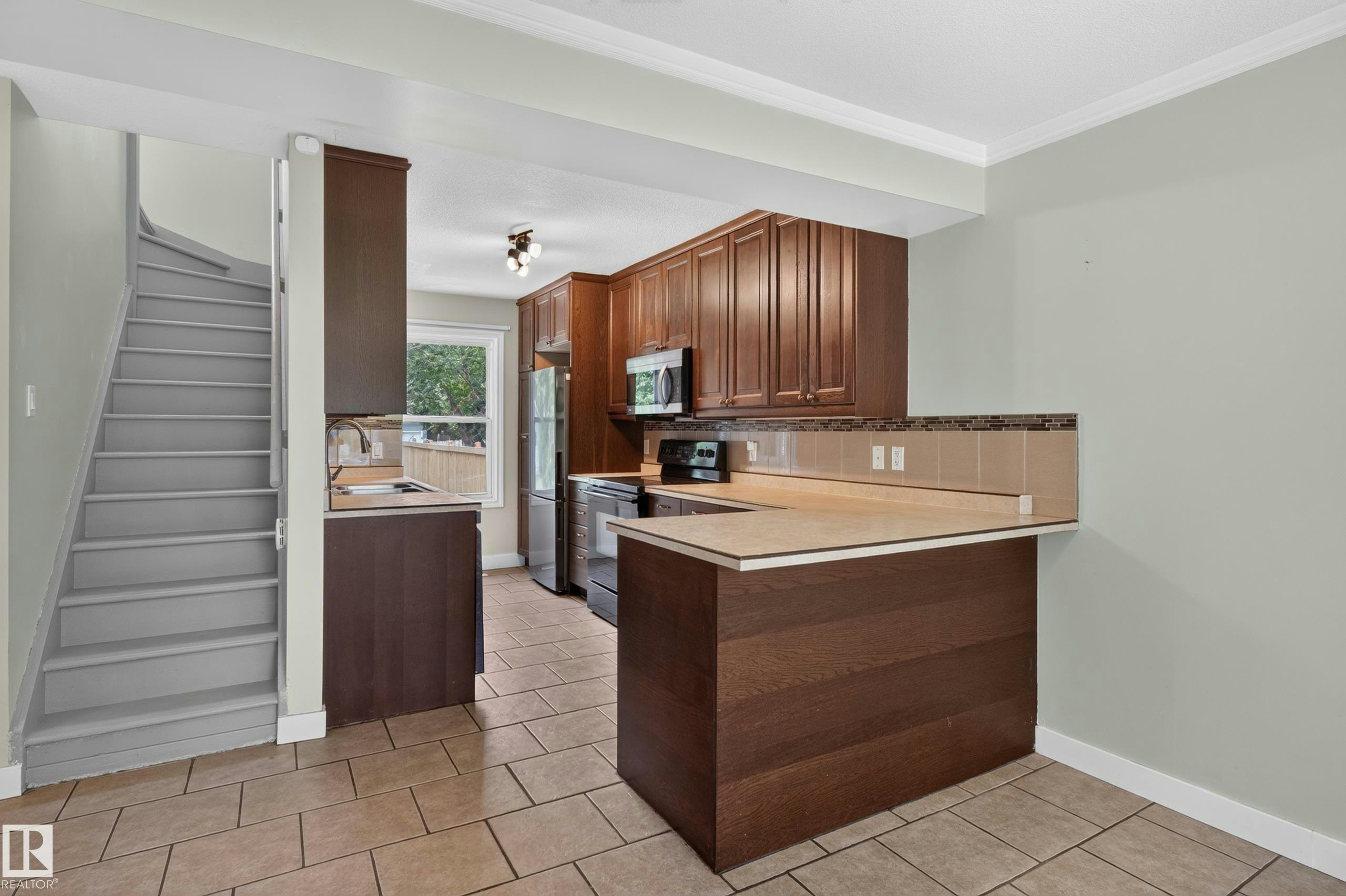 11549 88 Street, Edmonton, AB, T5B 3R2 - 11