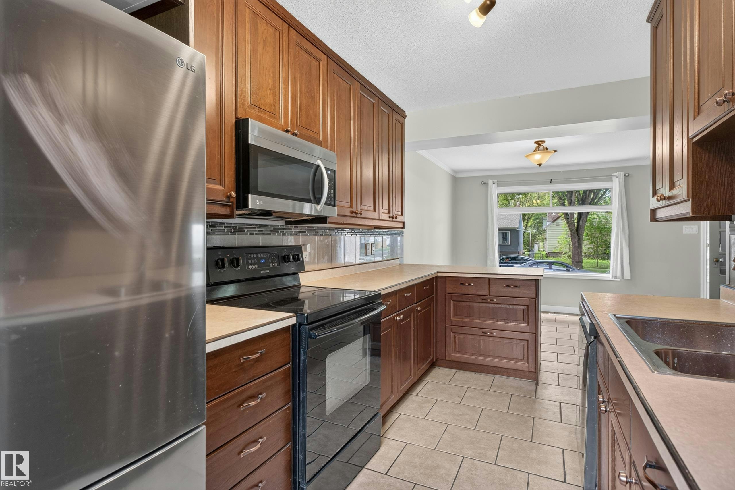 11549 88 Street, Edmonton, AB, T5B 3R2 - 14