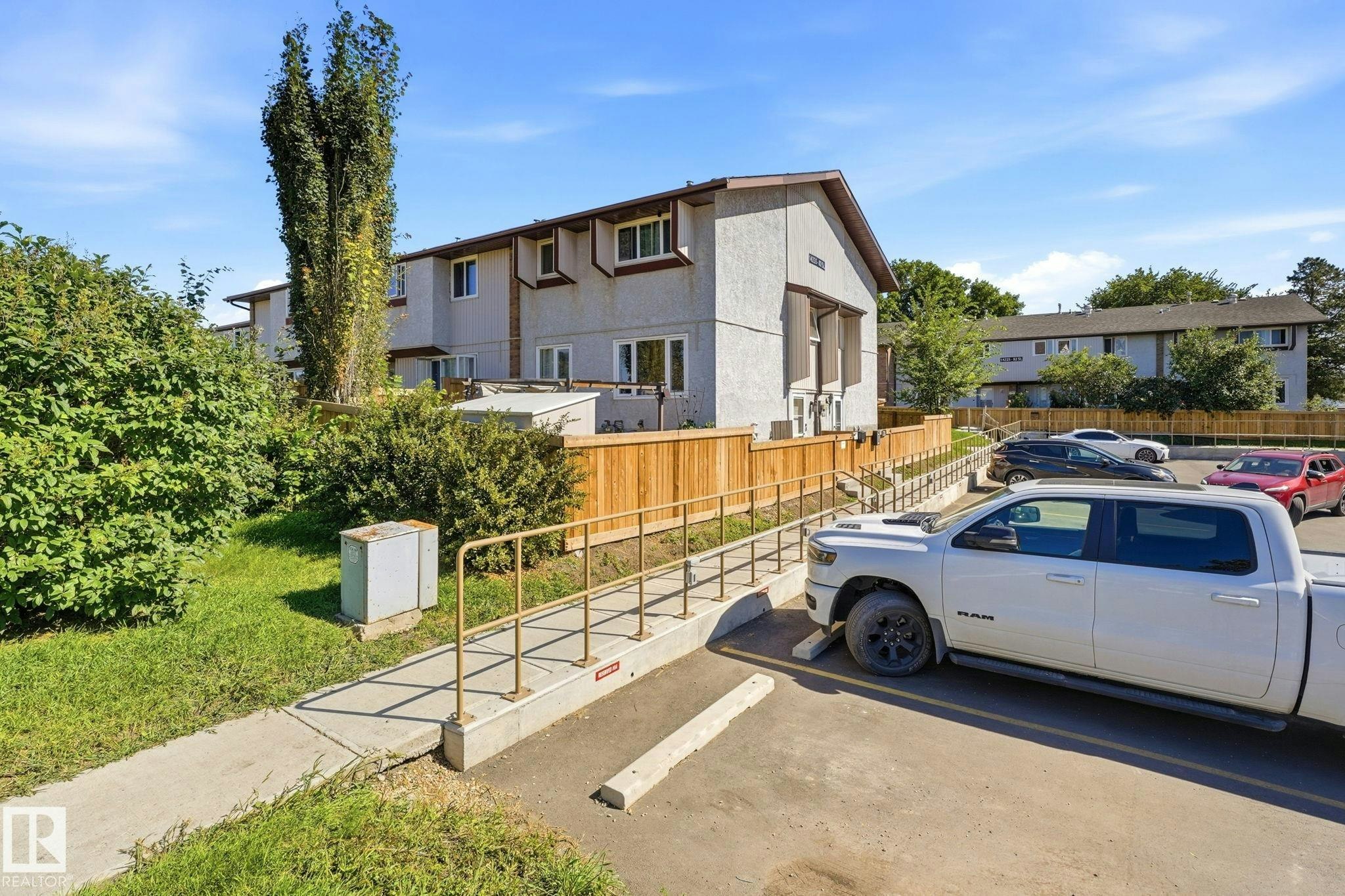 1-14235 82 Street, Edmonton, AB, T5E 2V7