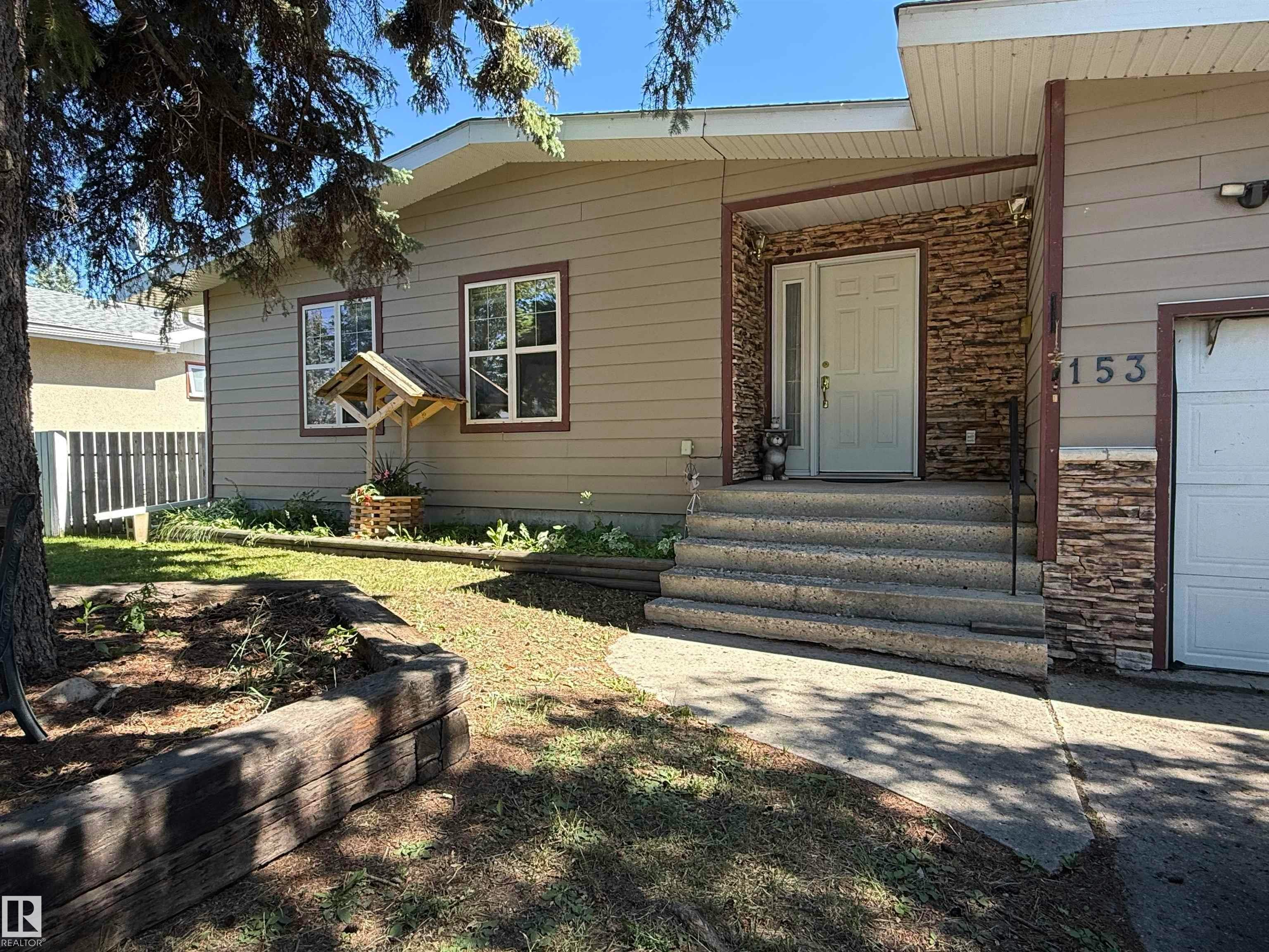 153 Maple Crescent, Wetaskiwin, AB, T9A 2E3