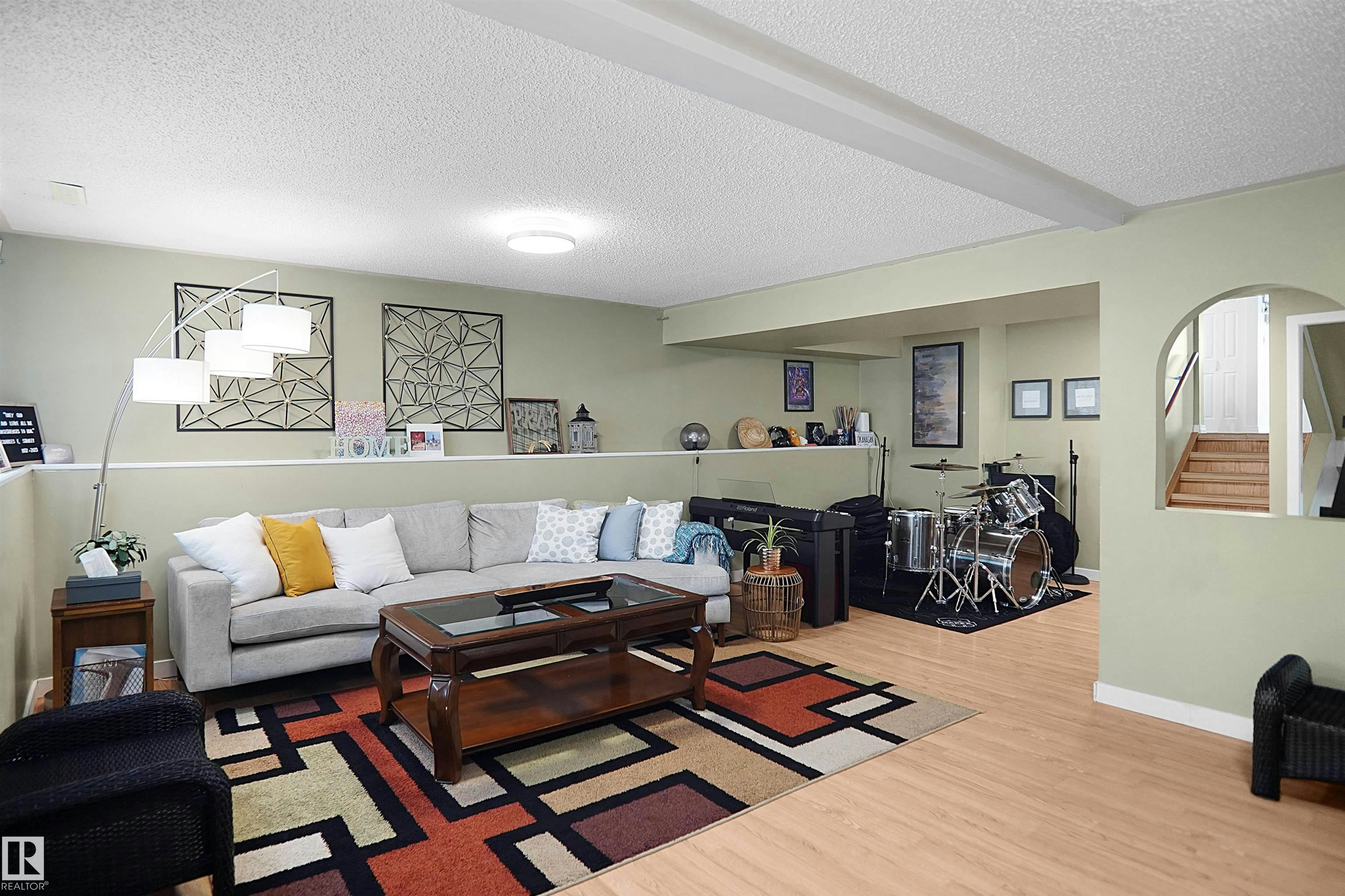 18322 71a Avenue, Edmonton, AB, T5T 3Z2