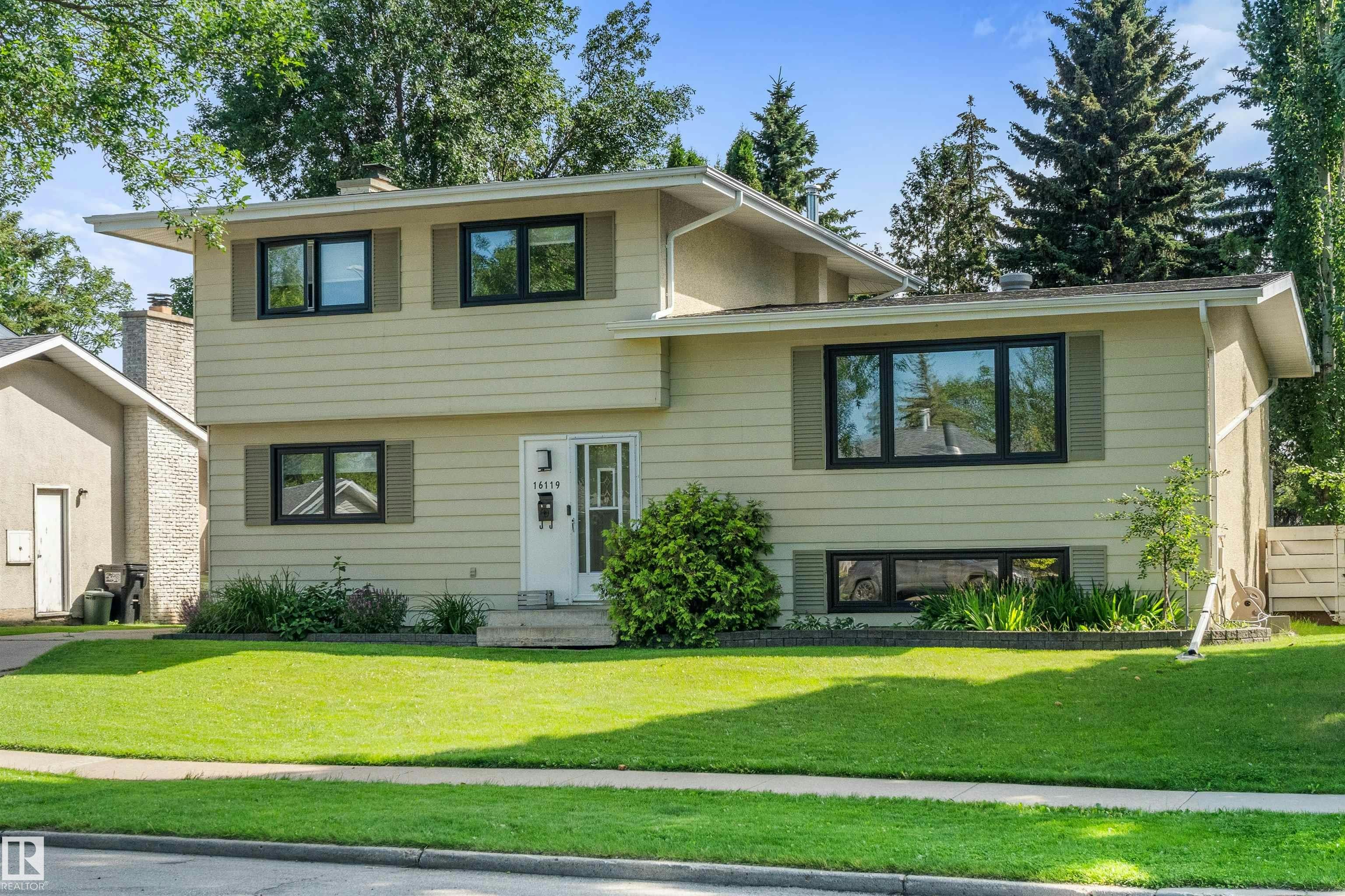 16119 78 Avenue, Edmonton, AB, T5R 3E5