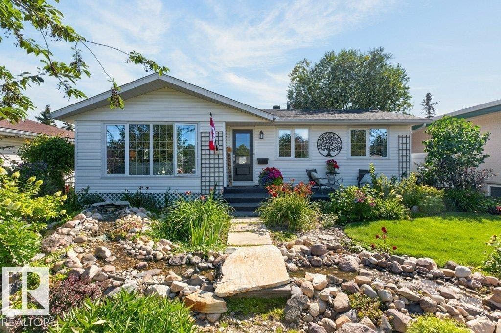 9047 52 Street, Edmonton, AB, T6B 1G1