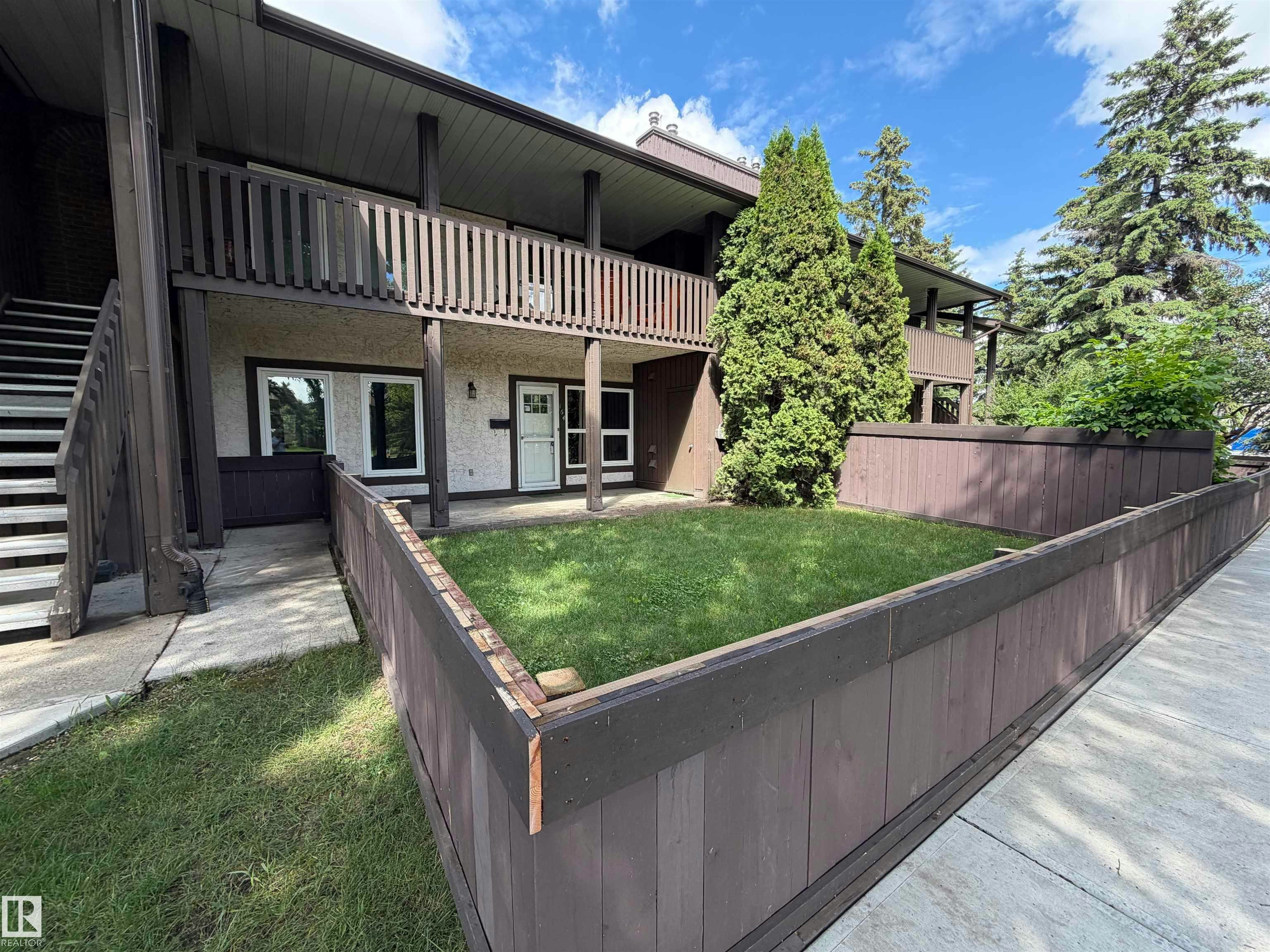 164 Surrey Gardens Gardens, Edmonton, AB, T5T 1Z3