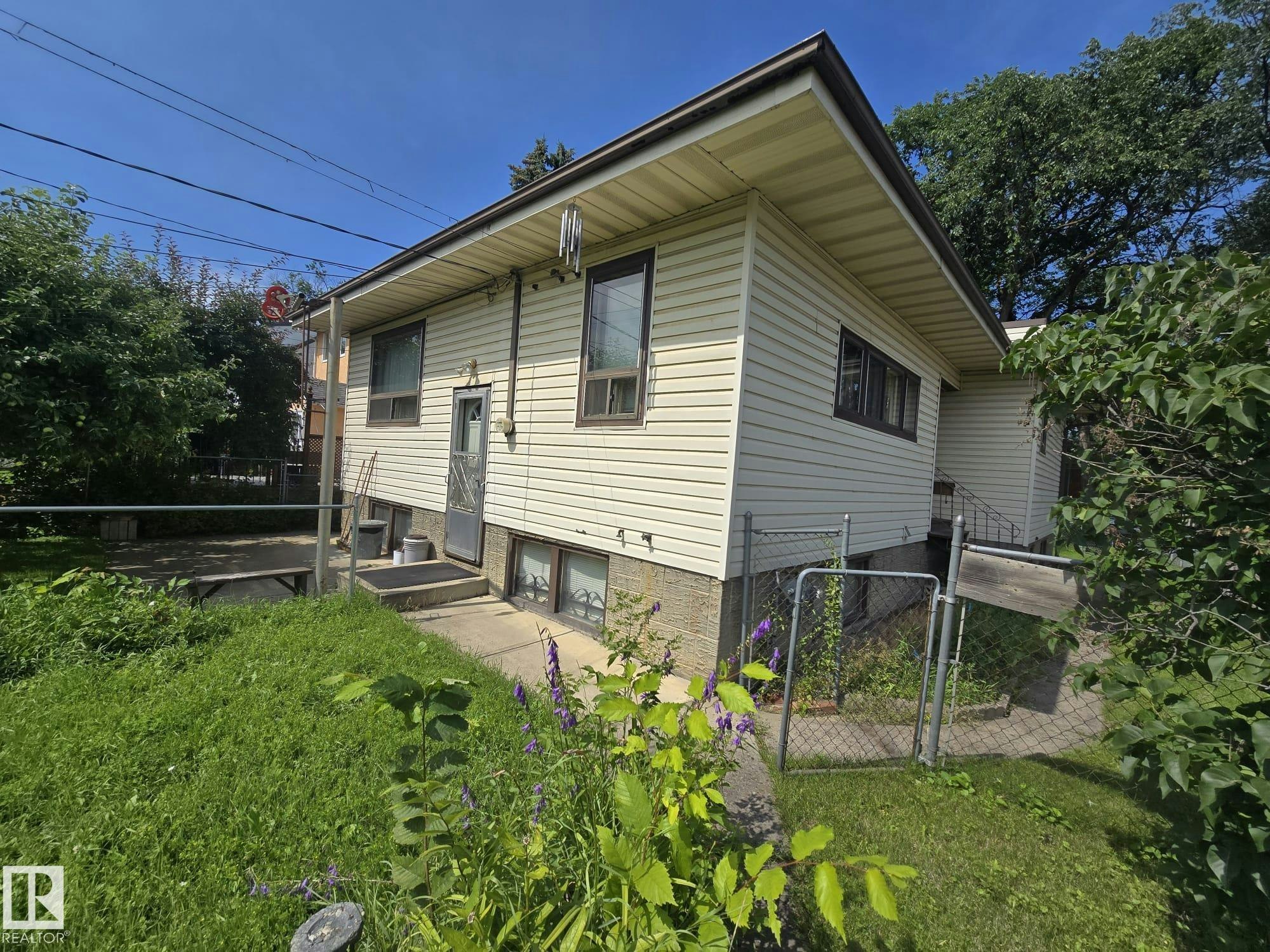 9839 81 Avenue, Edmonton, AB, T6E 1W4
