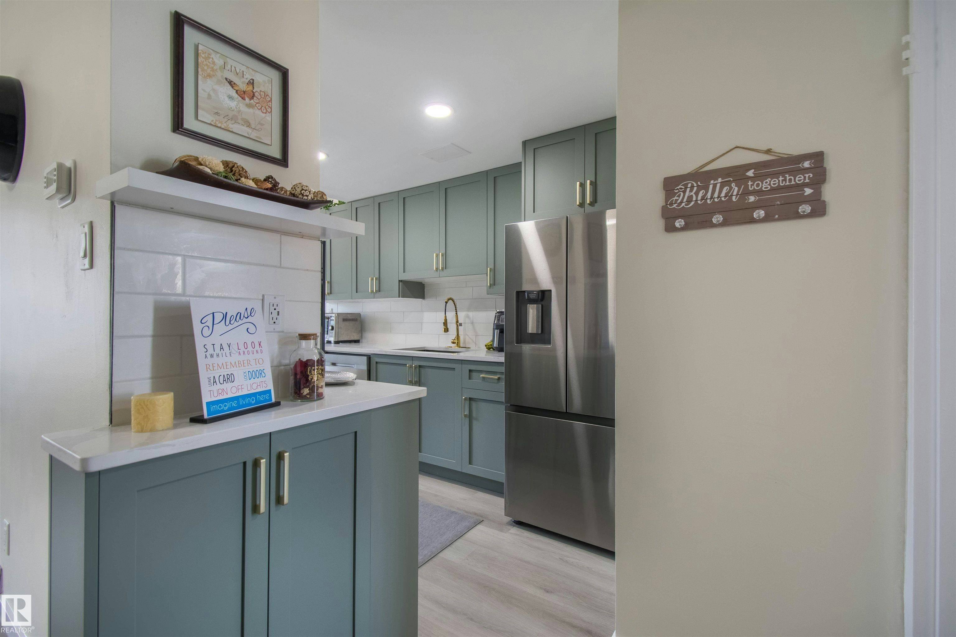 71 Amberly Court, Edmonton, AB, T5A 2H9