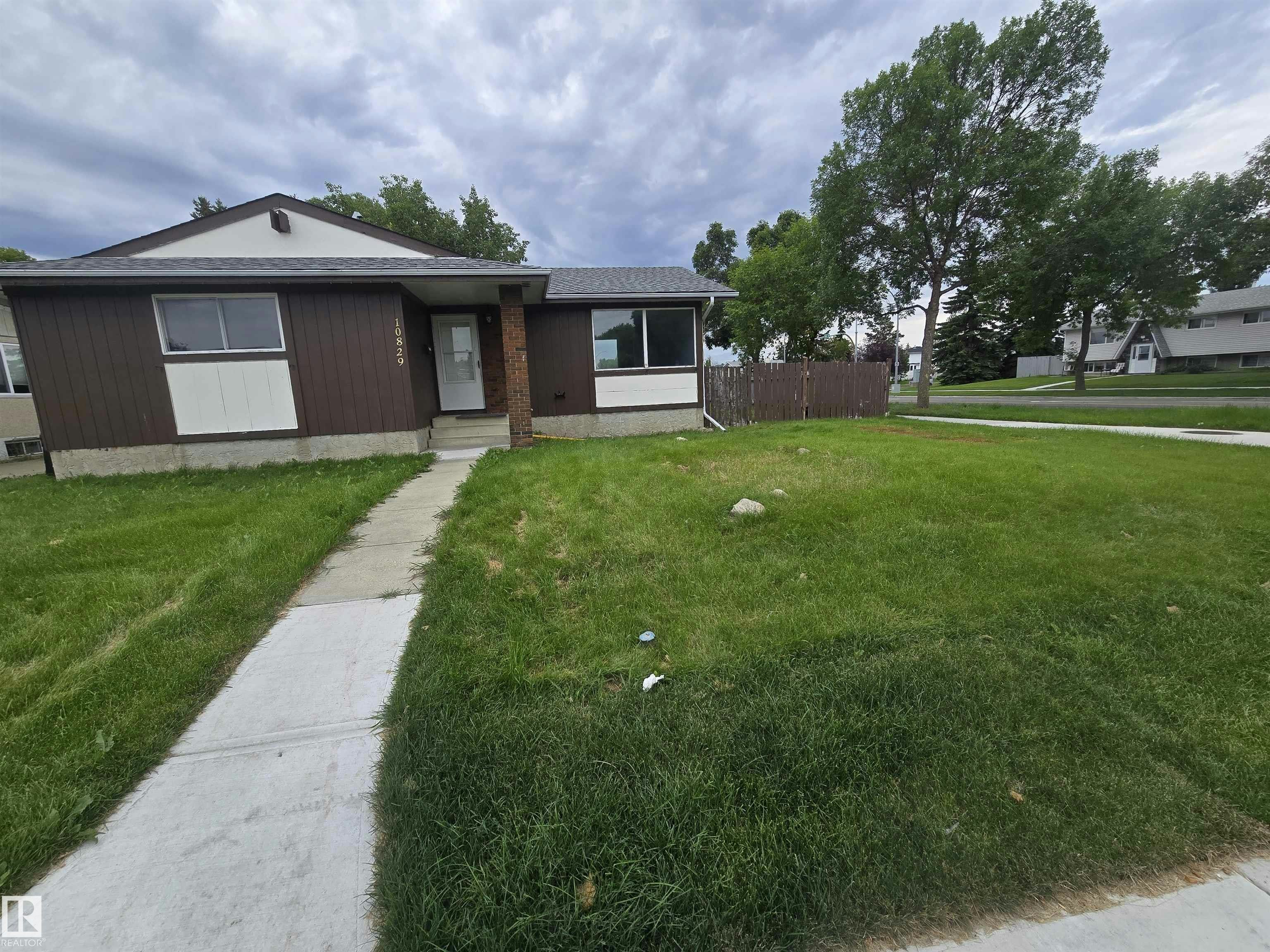 10829 167a Avenue, Edmonton, AB, T5X 2Y9