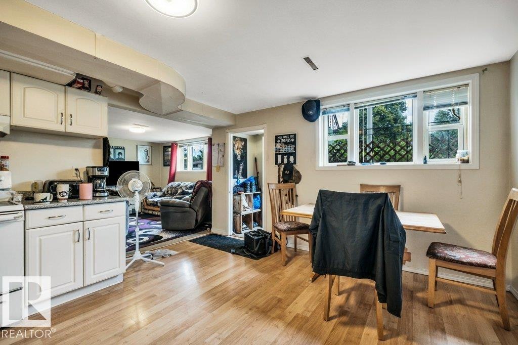 9928 79 Street, Edmonton, AB, T6A 3G1 - 17