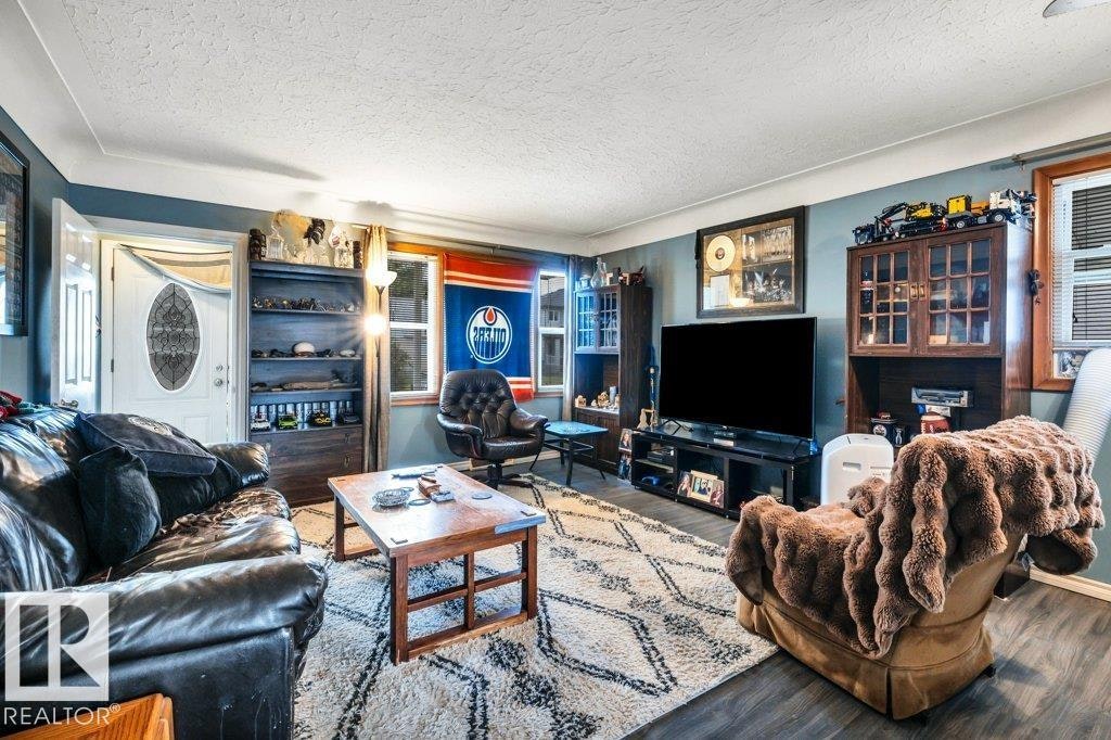 9928 79 Street, Edmonton, AB, T6A 3G1 - 6