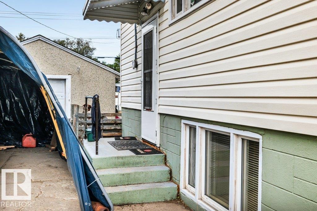 9928 79 Street, Edmonton, AB, T6A 3G1 - 23