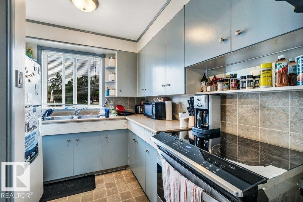 9928 79 Street, Edmonton, AB, T6A 3G1 - 10