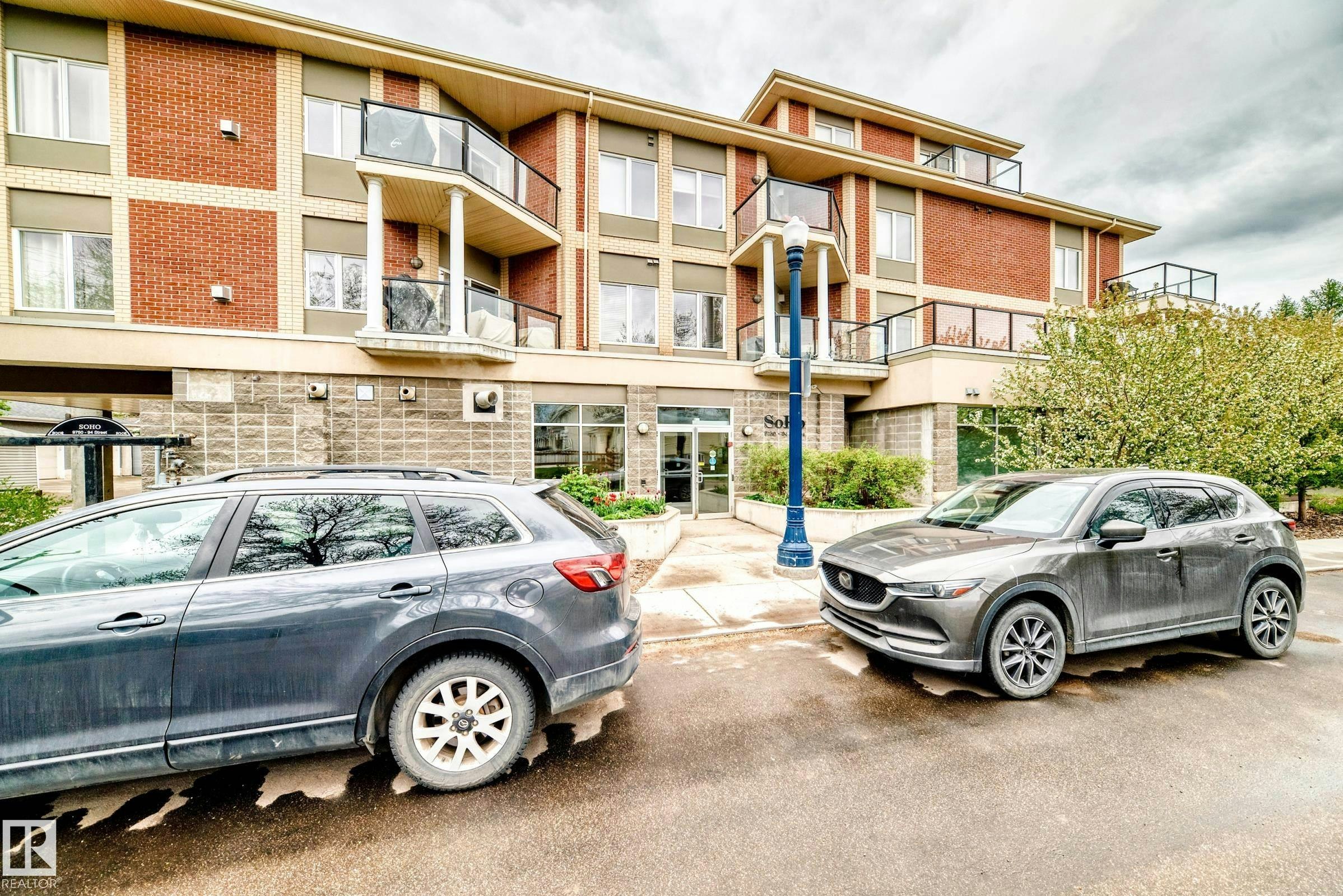 202-9750 94 Street, Edmonton, AB, T6C 2E3