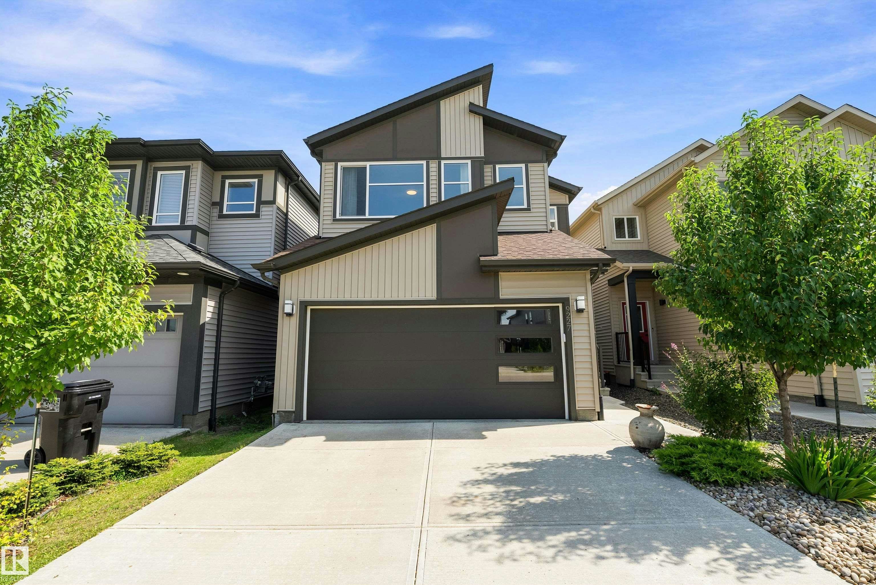 9227 223 Street, Edmonton, AB, T5T 7M1