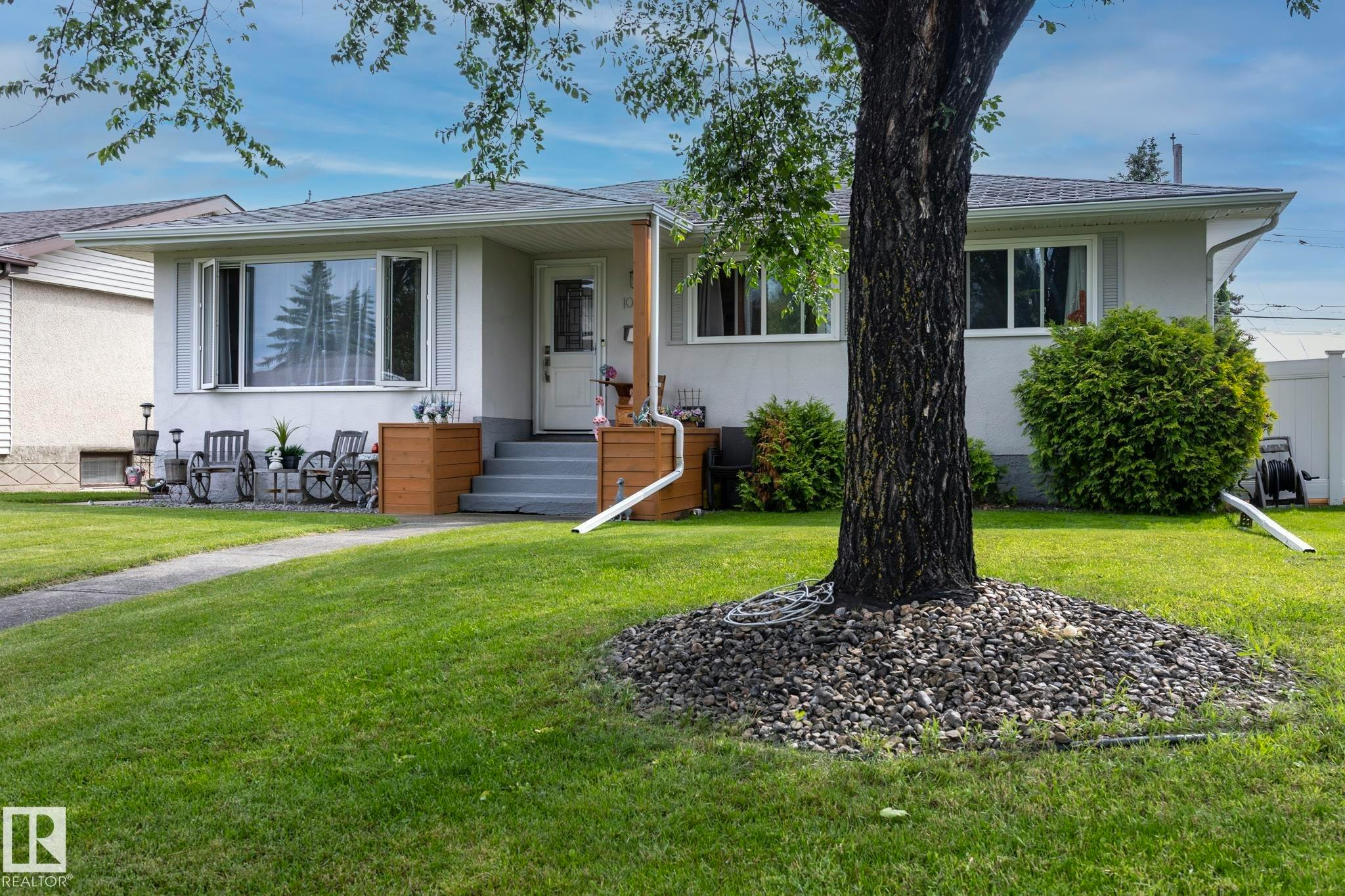 10623 75 Street, Edmonton, AB, T6A 2Z8