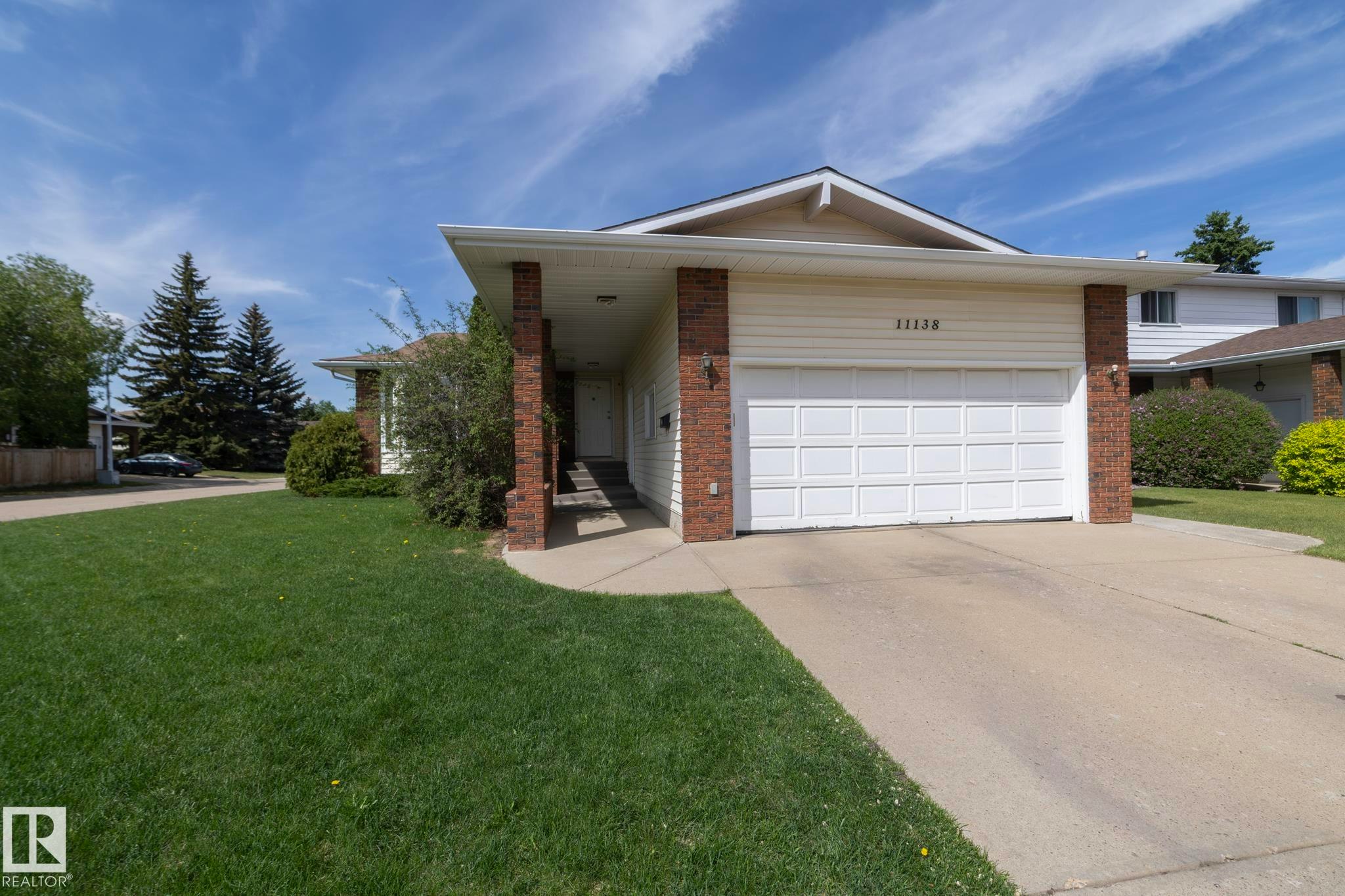11138 30 Avenue, Edmonton, AB, T6J 3Y6