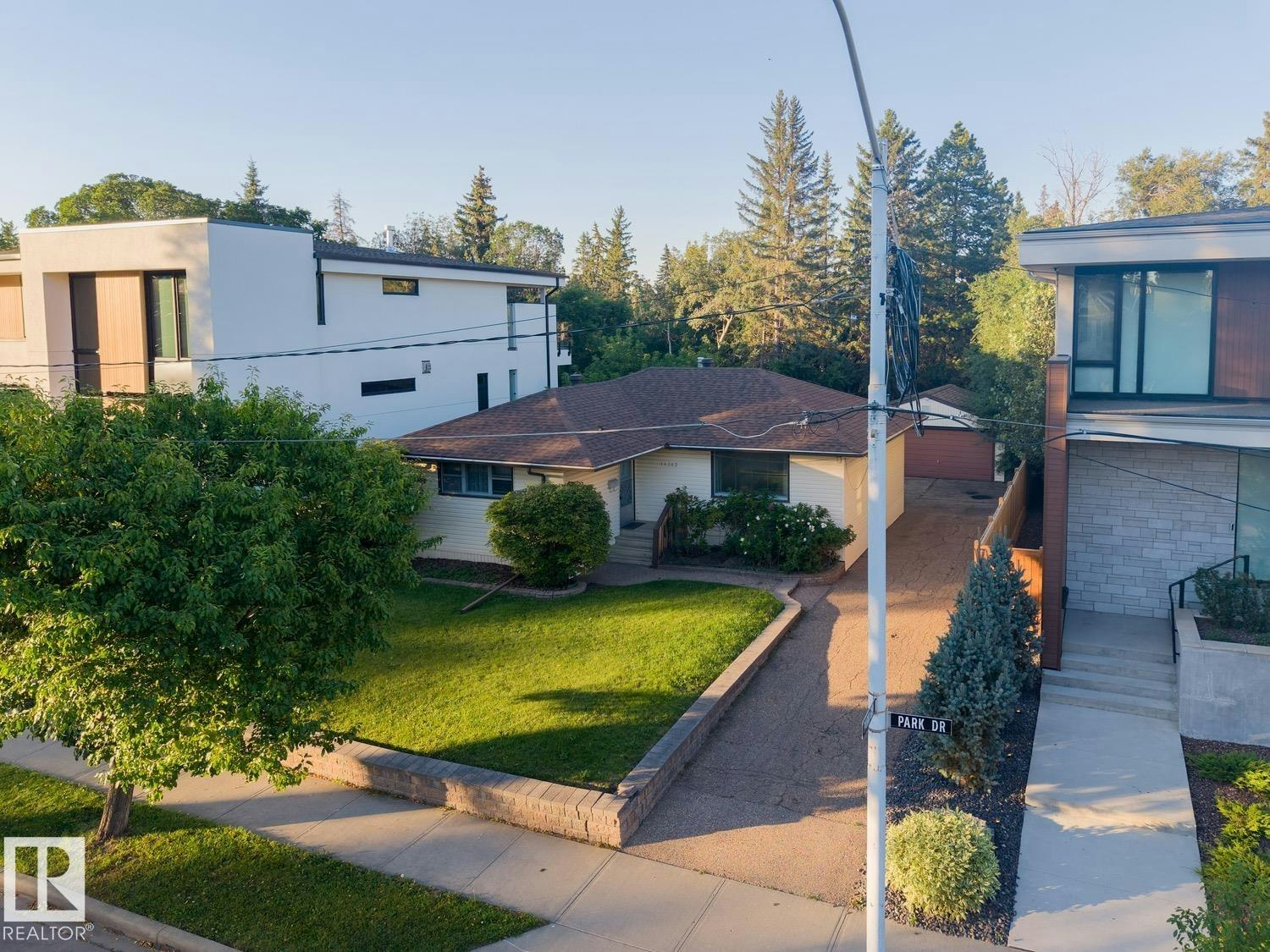 14362 Park Drive, Edmonton, AB, T5R 5V2
