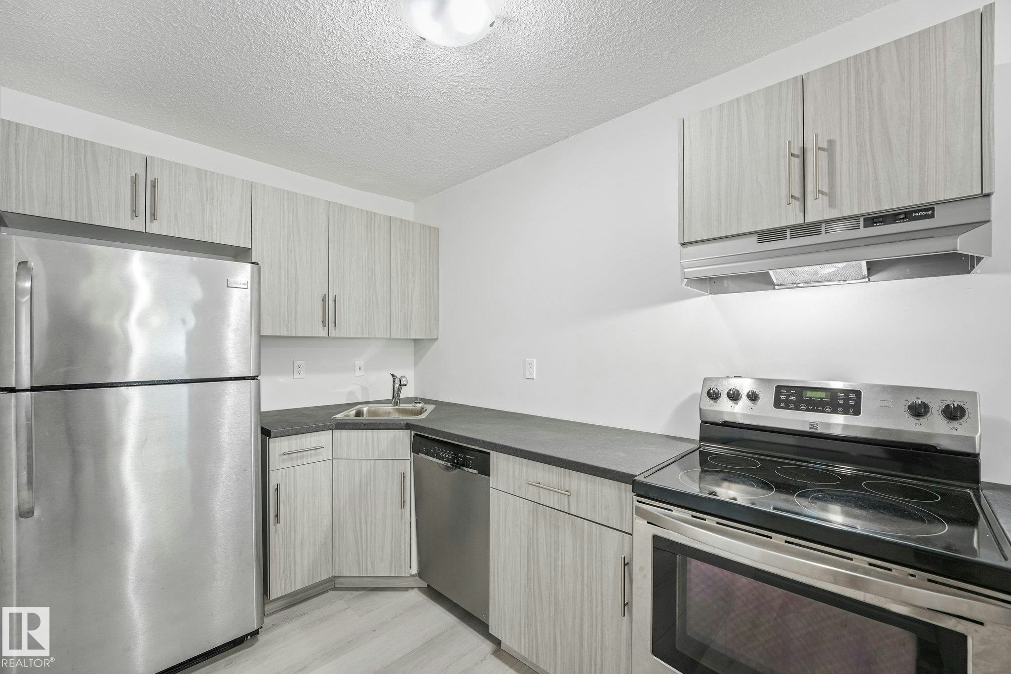 101-7915 112 Avenue, Edmonton, AB, T5B 0E7