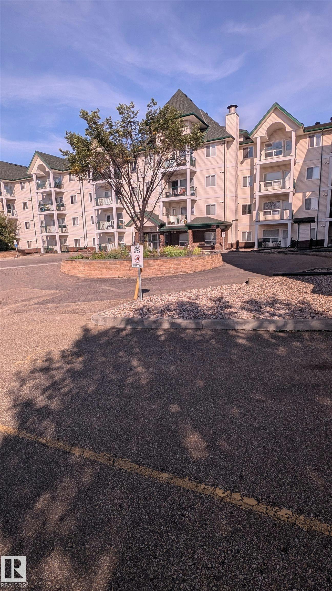 215-13625 34 Street, Edmonton, AB, T5A 0E3
