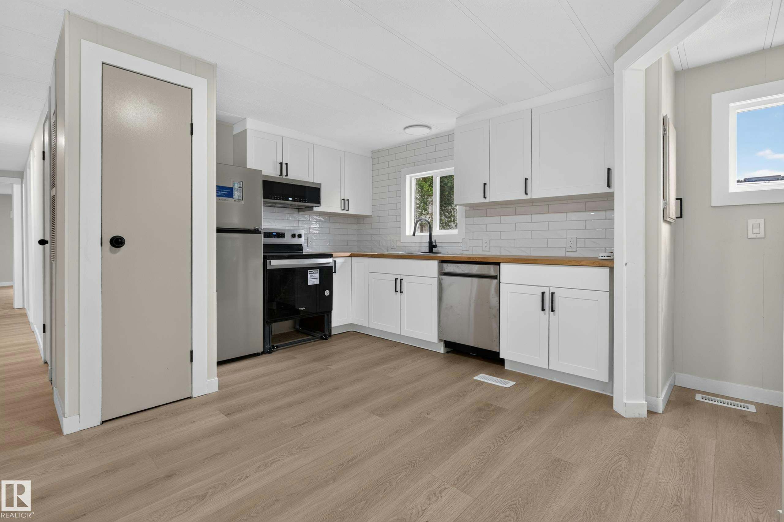 20 West View Bv, Edmonton, AB, T5S 1T5