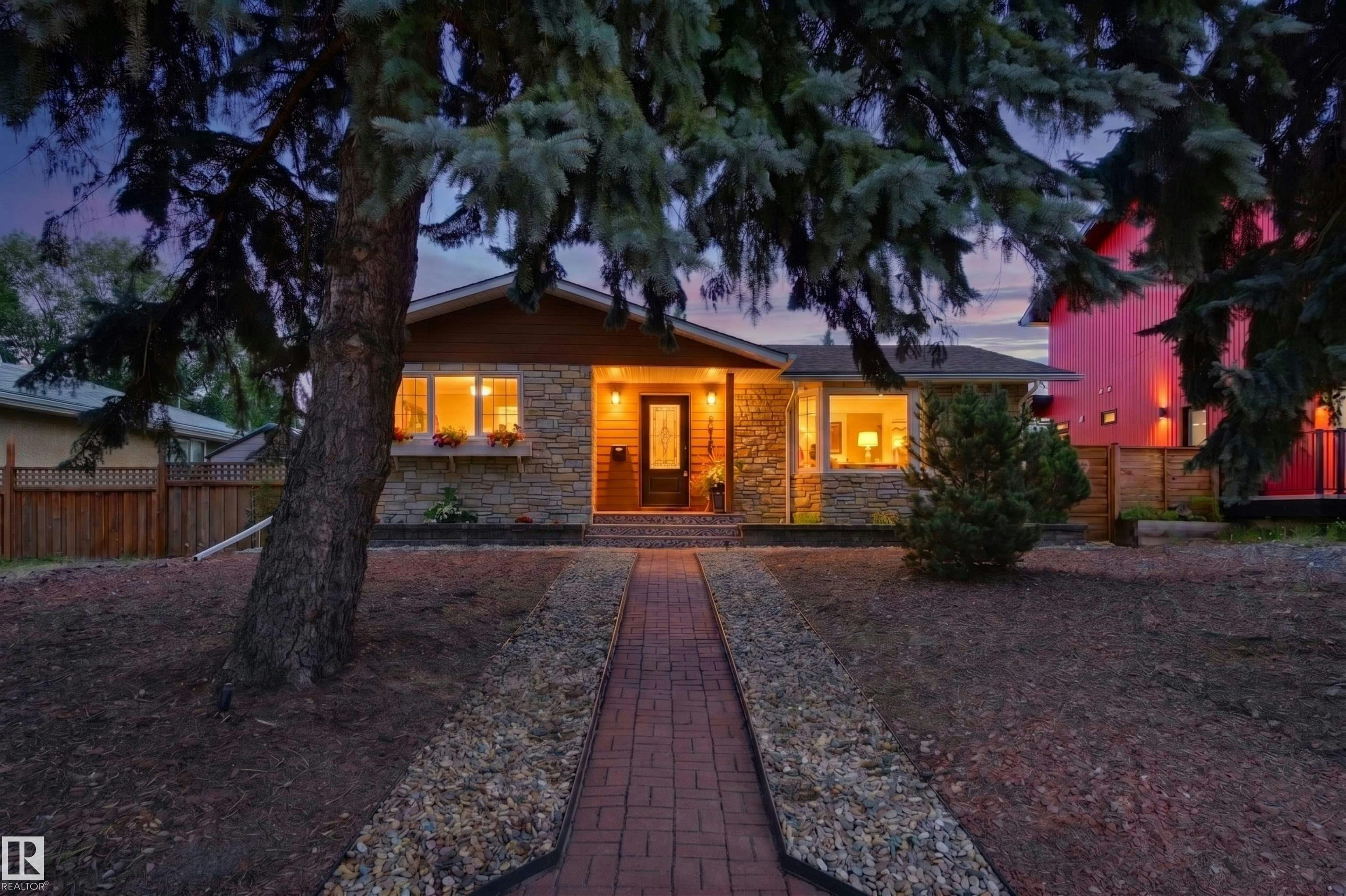 8819 142 Street, Edmonton, AB, T5R 0M3