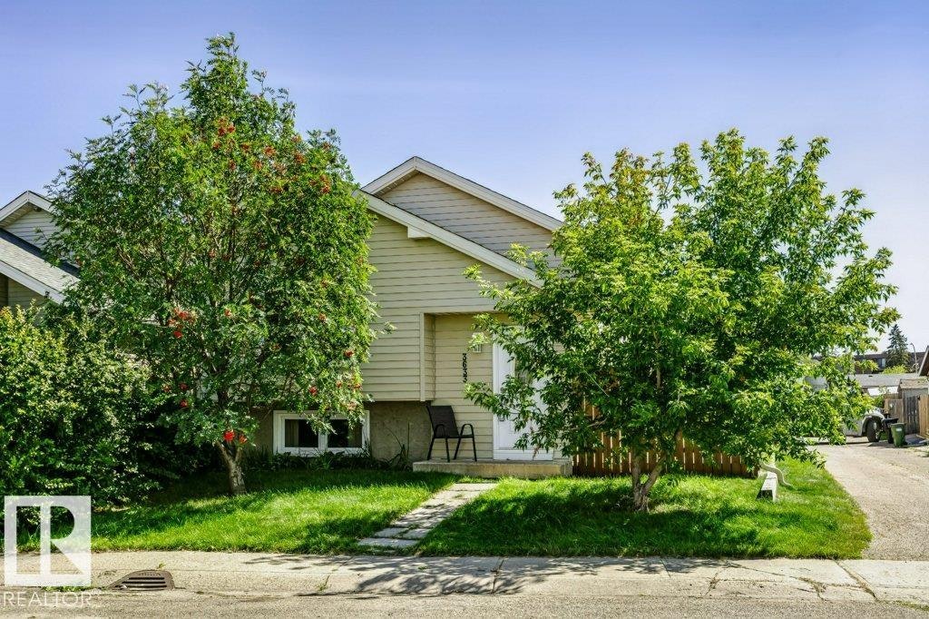 3633 44 Avenue, Edmonton, AB, T6L 5M5