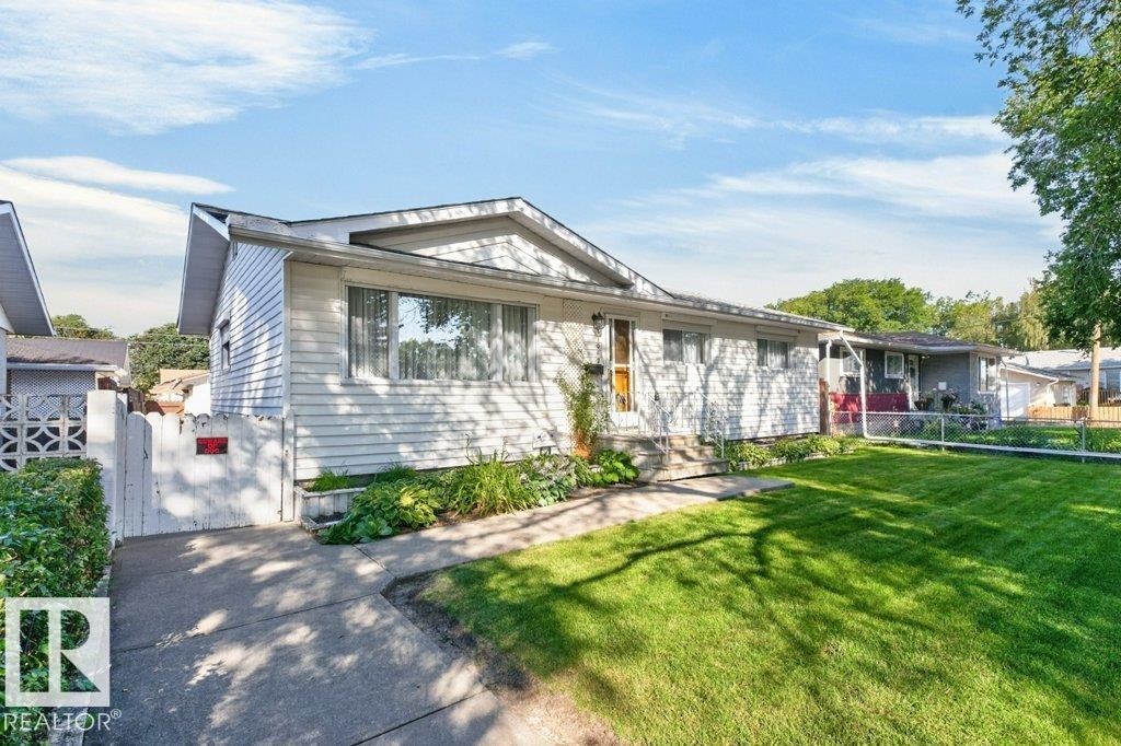 11042 152 Street, Edmonton, AB, T5P 1Z8