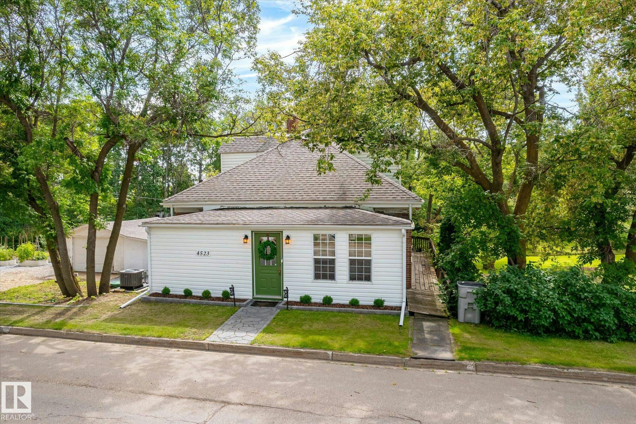 4523 50 Avenue, Legal, AB, T0G 1L0
